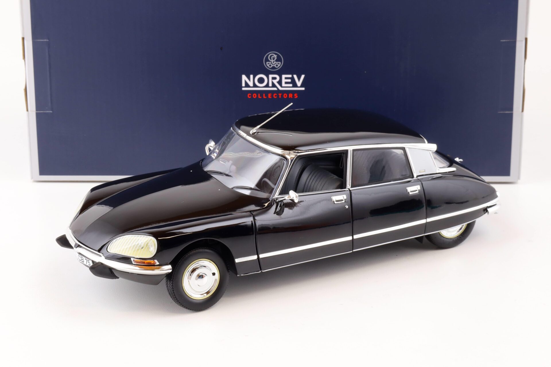 1:18 Norev Citroen DS 23 Pallas 1972 black/ grey interior 181580