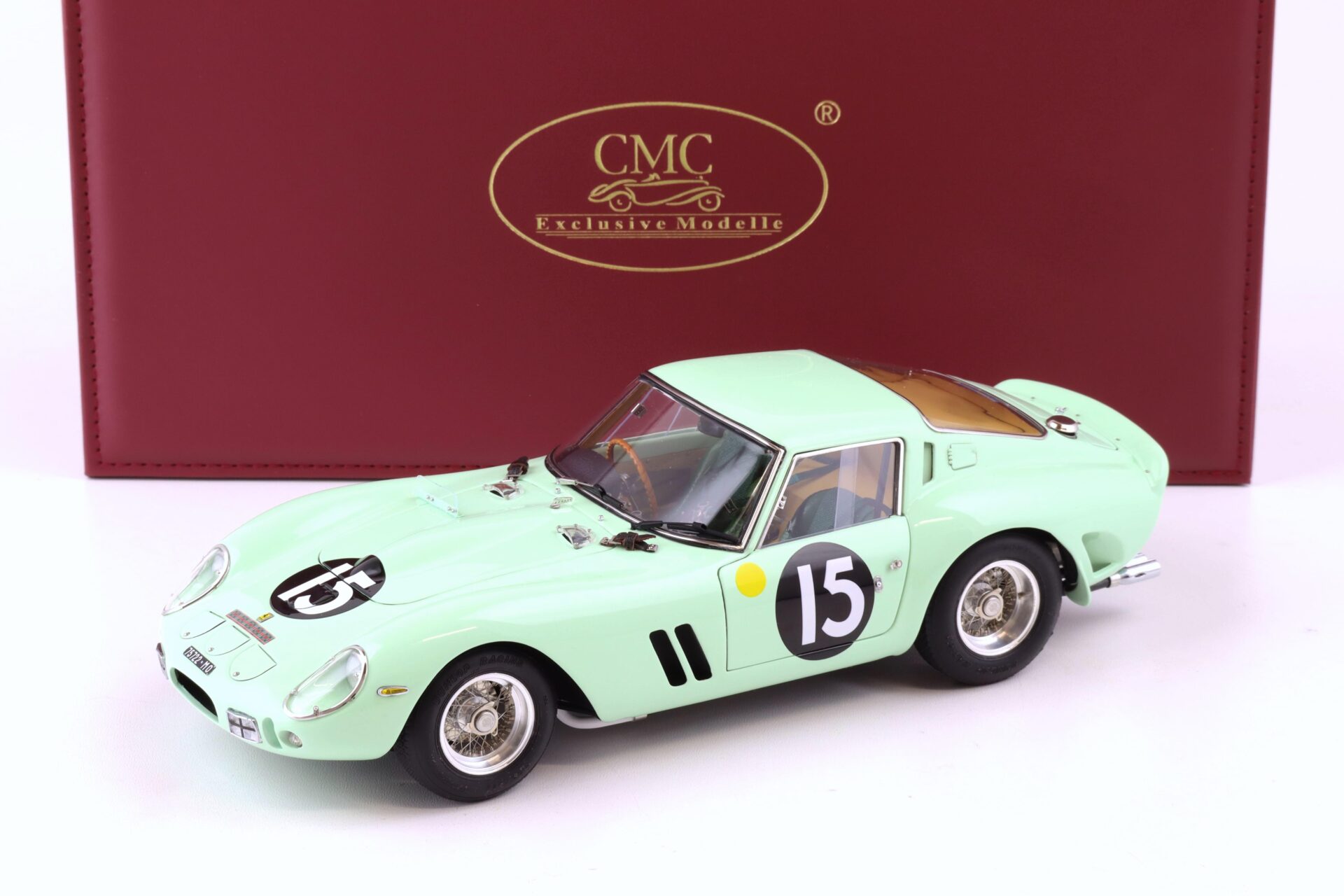 ID 87060 orig.jpg 1:18 CMC Ferrari 250 GTO RHD Goodwood 1962 #15 Stirling Moss green M-247