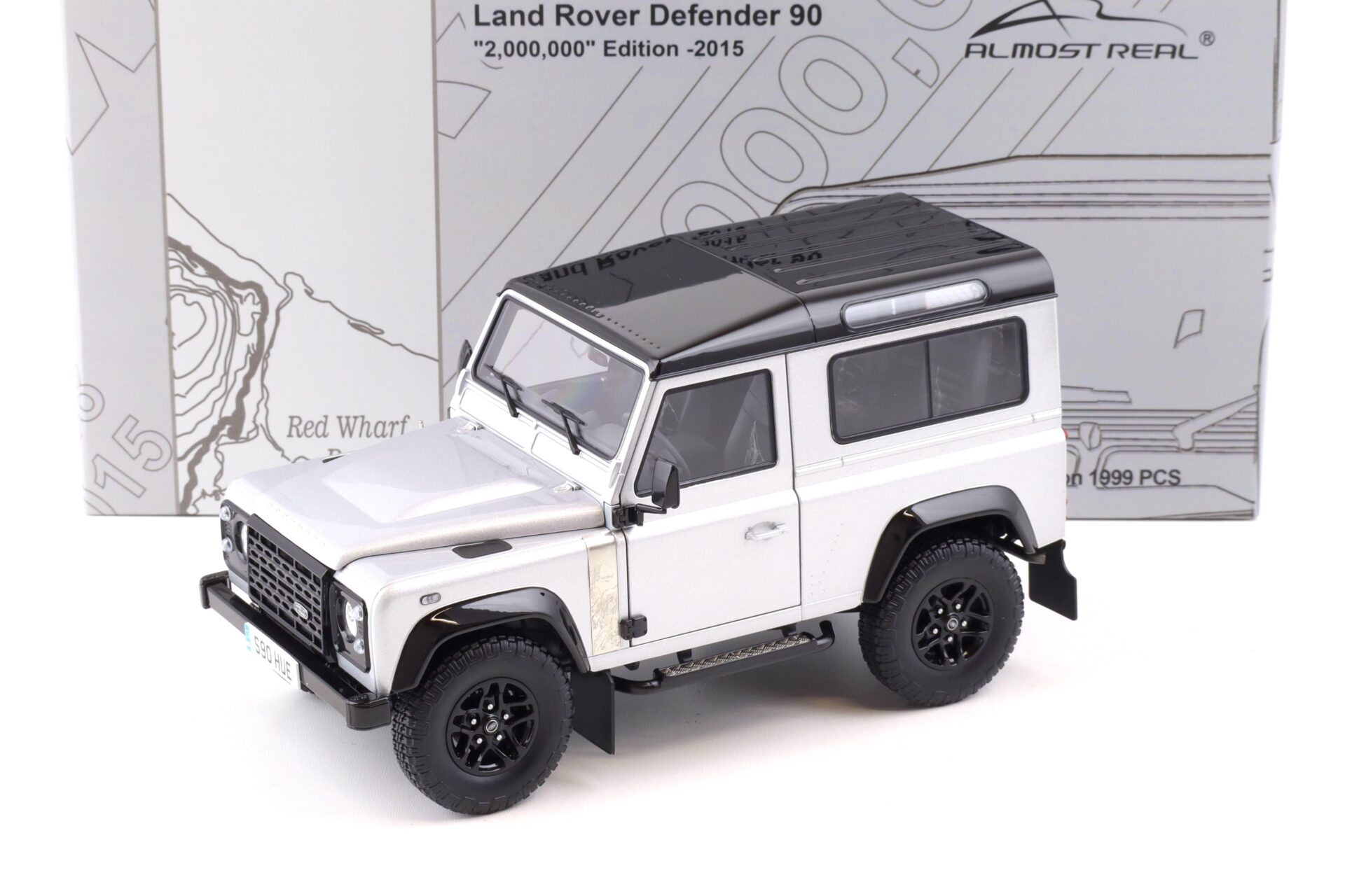ID 87143 orig 1.jpg 1:18 Almost Real Land Rover Defender 90 "2.000.000 Edition 2015" silver metallic