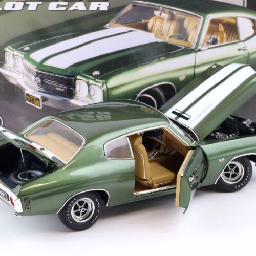 1:18 AMCE 1970 Chevrolet Chevelle 454 LS6 Coupe Pilot Car green metallic/ white