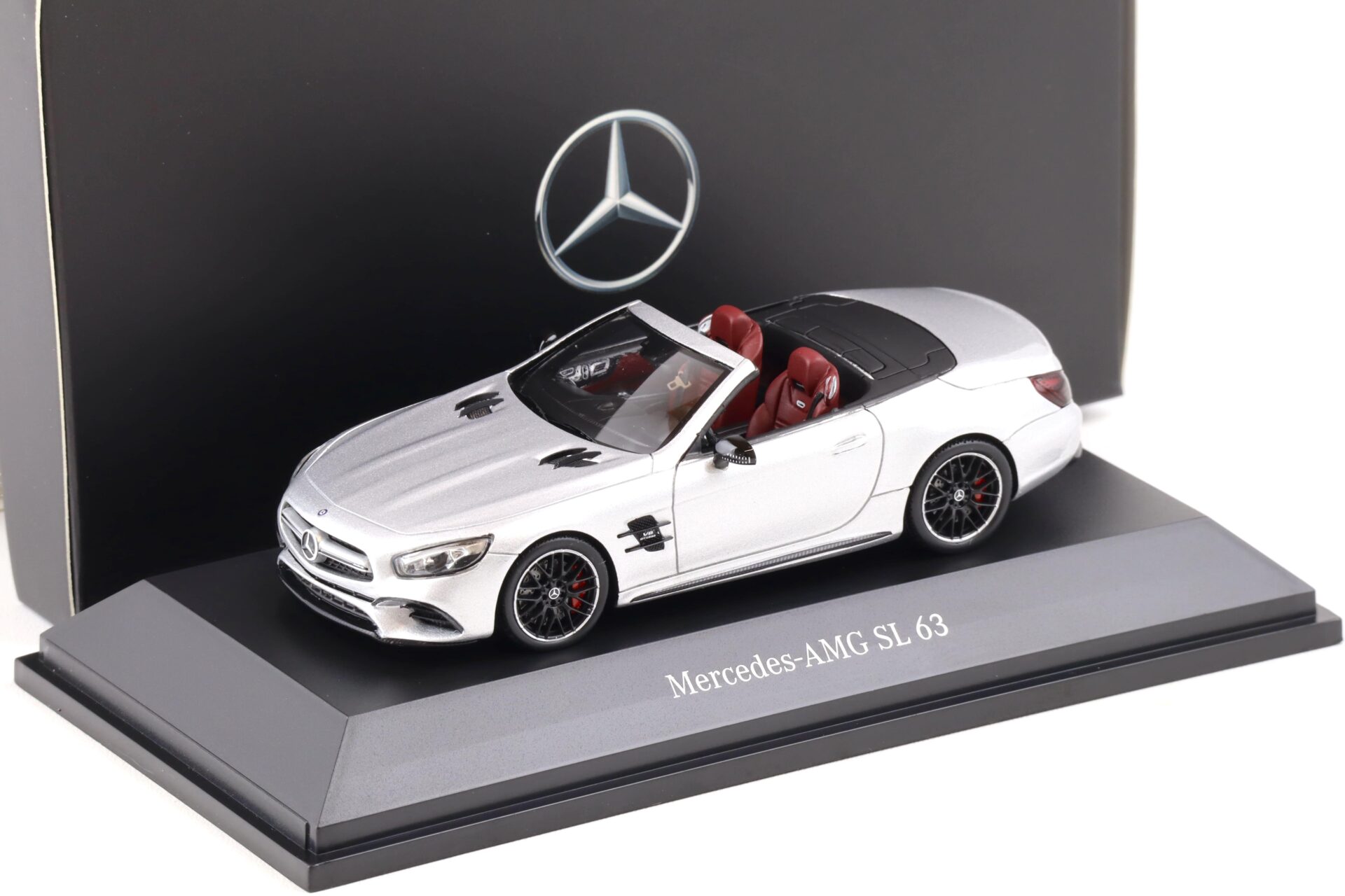ID 87361 orig 1.jpg 1:43 Spark Mercedes SL 63 AMG Convertible R231 iridium silver DEALER VERSION