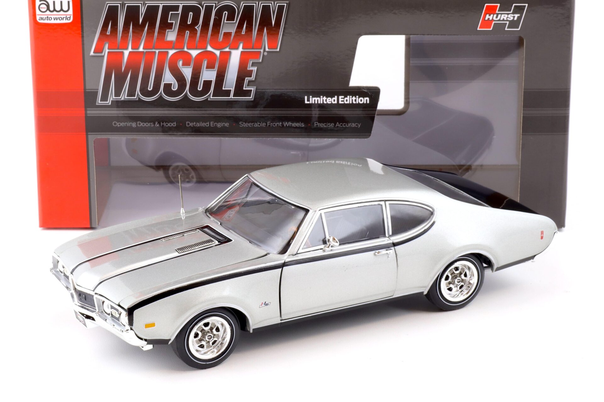 ID 87549 orig 1.jpg 1:18 Auto World 1968 Oldsmobile Cutlass Hurst/ Olds 2-Door MCACN Peruvian silver