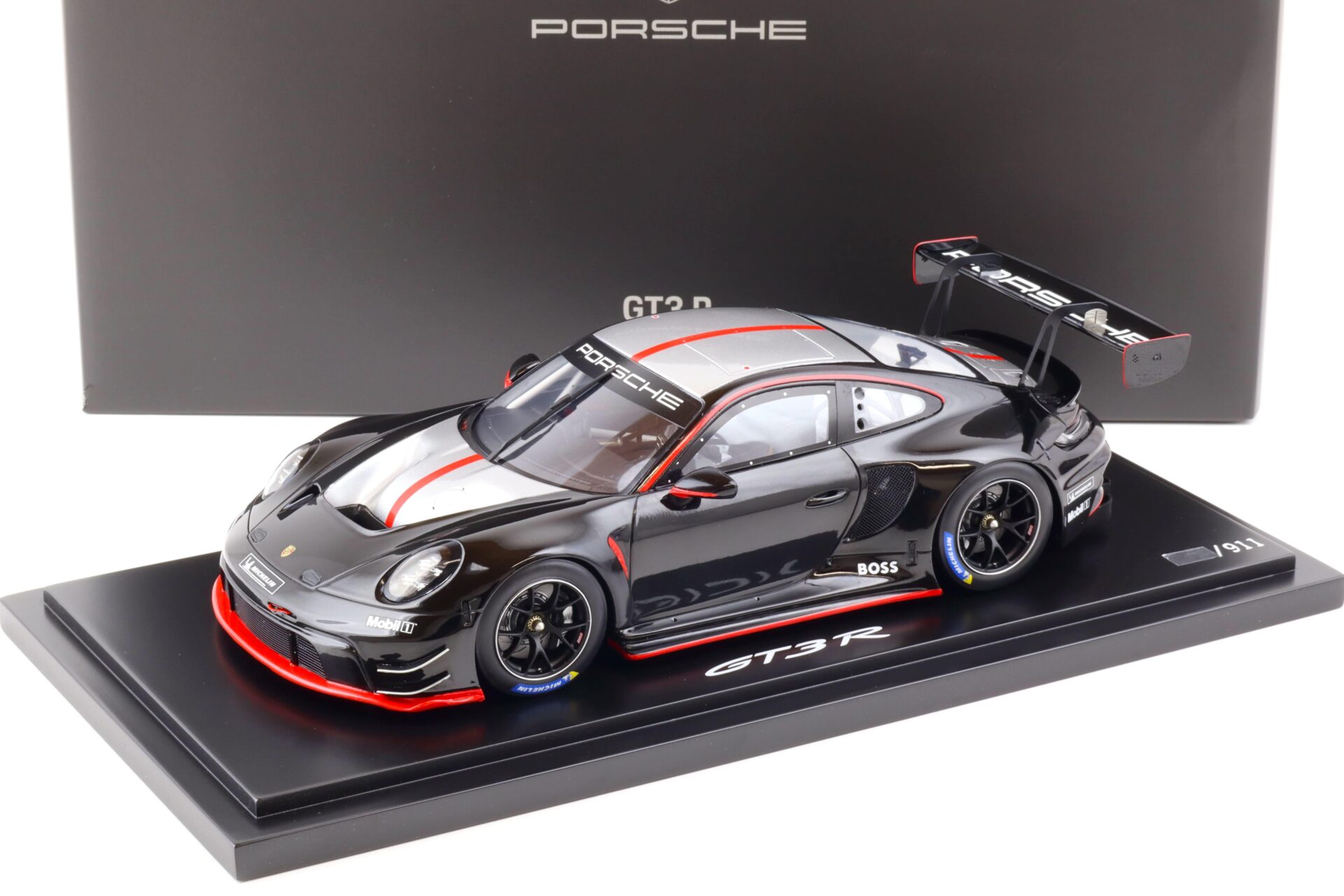 ID 87723 orig 1.jpg 1:18 Spark Porsche 911 (992) GT3 R Coupe black/ silver WAP DEALER
