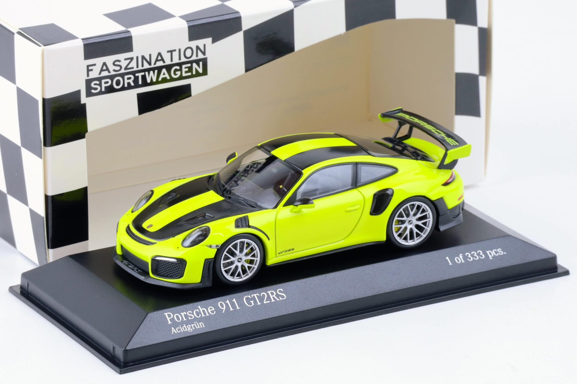 ID 87733 orig 1.jpg 1:43 Minichamps Porsche 911 (991.2) GT2 RS Weissach Package 2018 acid green/ silver wheels