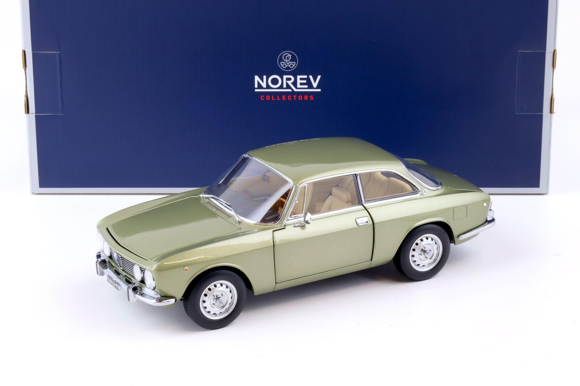1:18 Norev Alfa Romeo 2000 GTV 1973 green metallic Limited 1000 pcs.