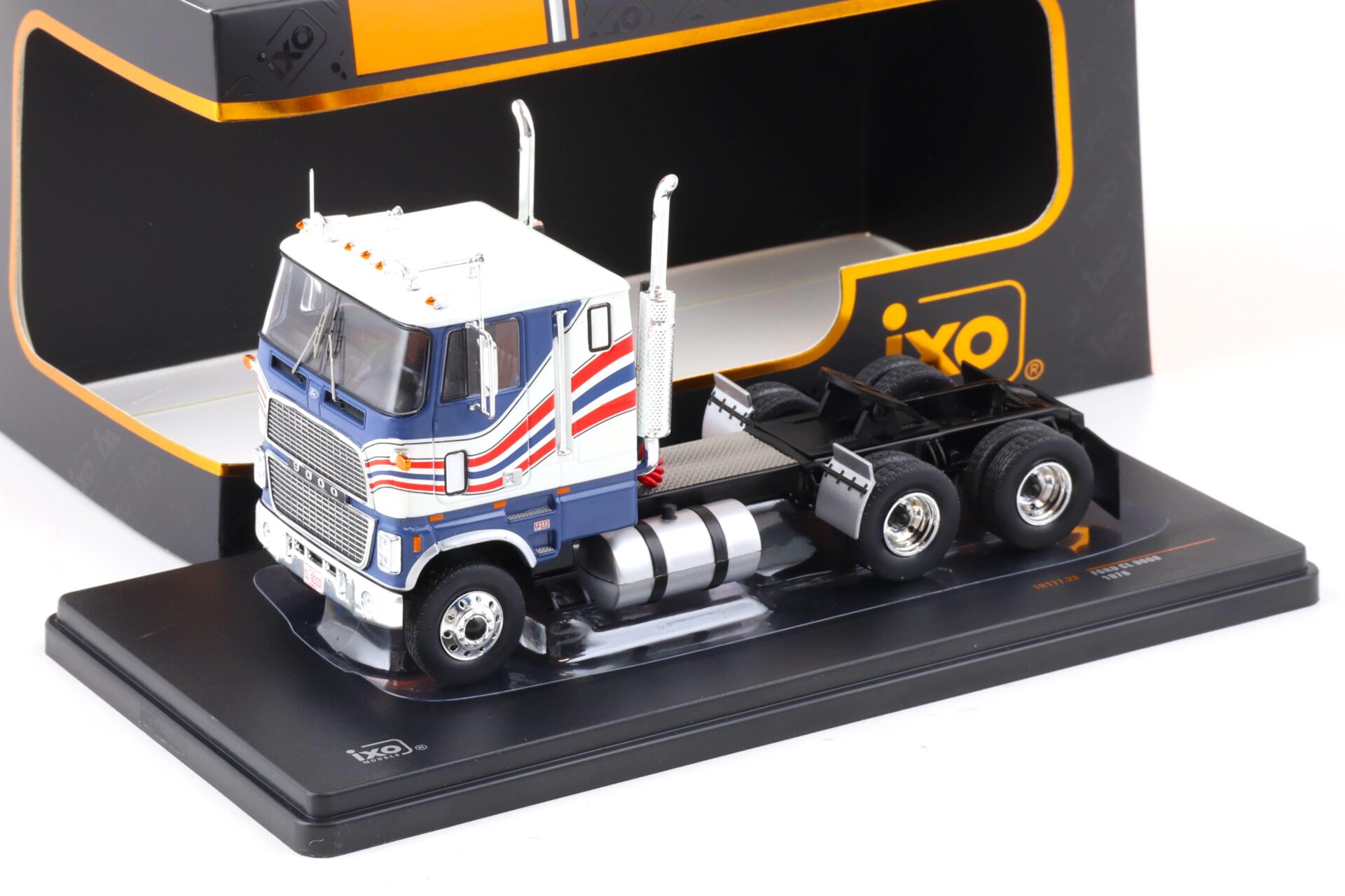 ID 88496 orig 1.jpg 1:43 IXO 1976 Ford CL 9000 SZM Truck blue/ white TR177.22