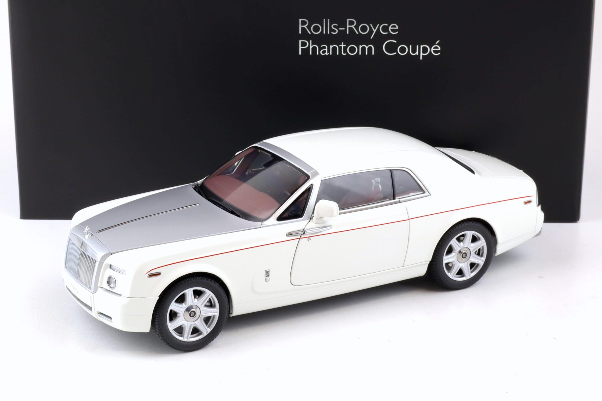 ID 88550 orig 1.jpg 1:18 Kyosho Rolls Royce Phantom Coupe English white 08861EW