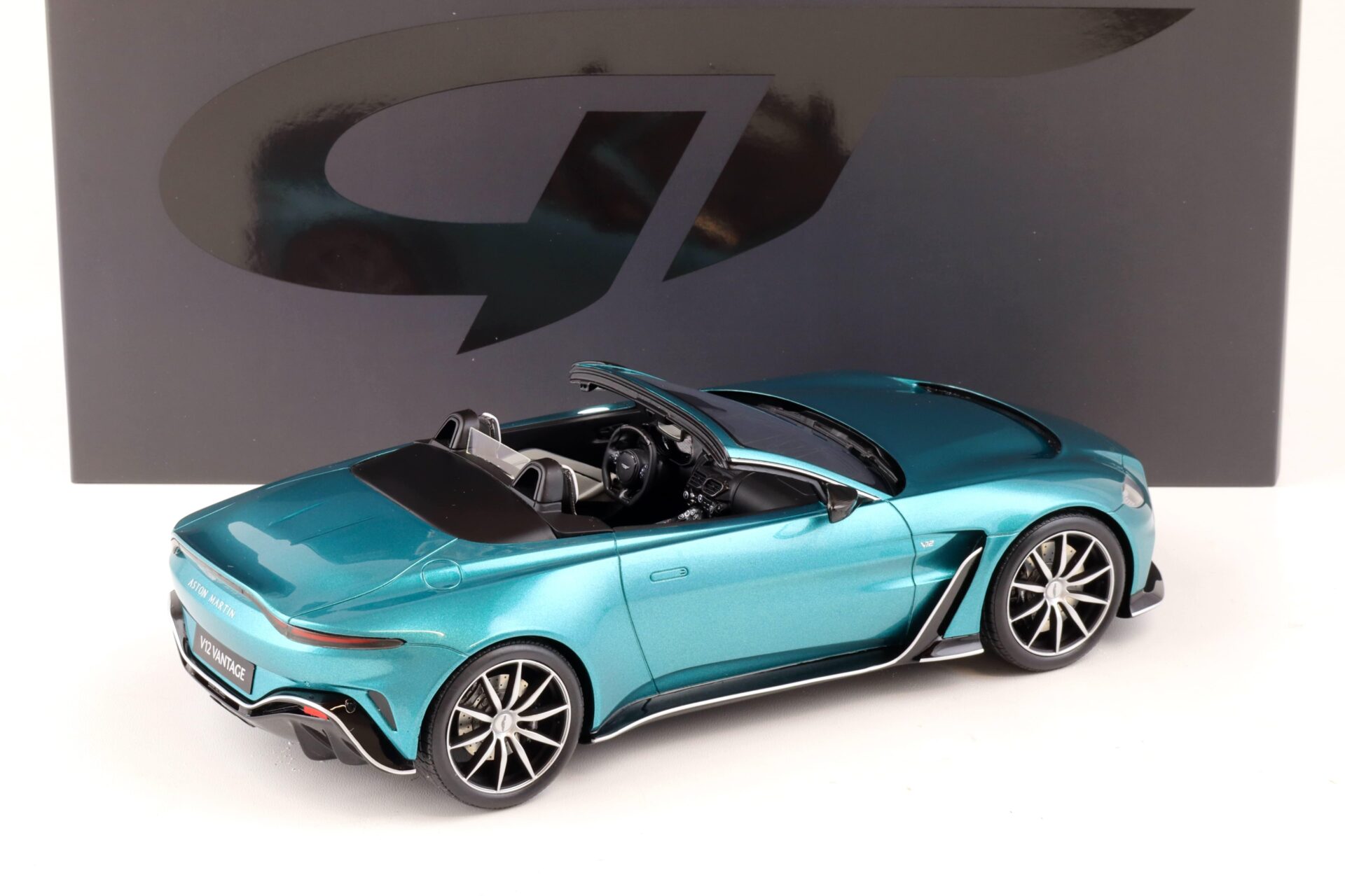1:18 GT Spirit GT445 Aston Martin V12 Vantage Roadster 2023 green metallic