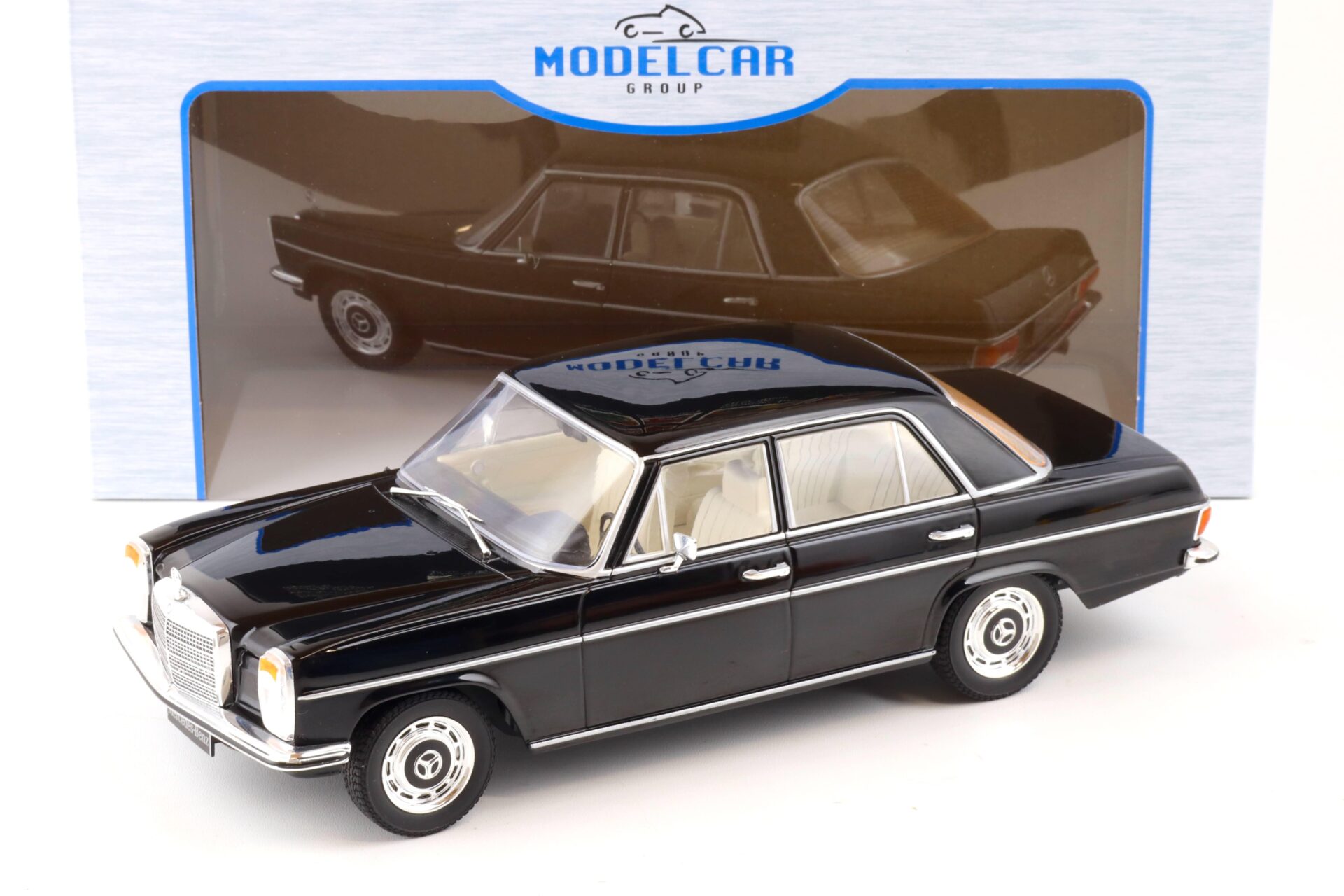 ID 88922 orig.jpg 1:18 MCG Mercedes 220D W115 Limousine black 1972