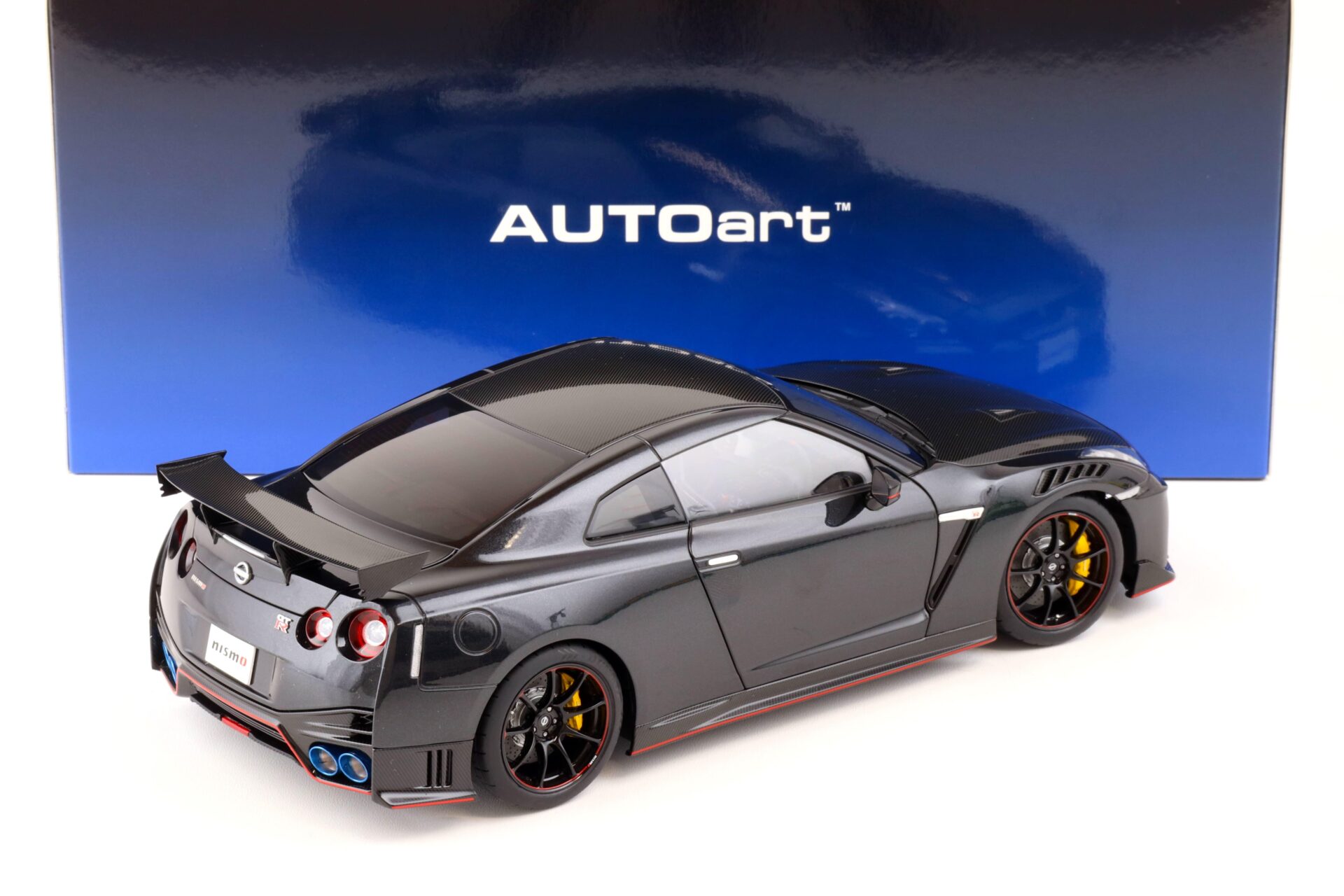 1:18 AUTOart Nissan GT-R (R35) Nismo Special Edition 2022 Meteor flake black pearl 77504