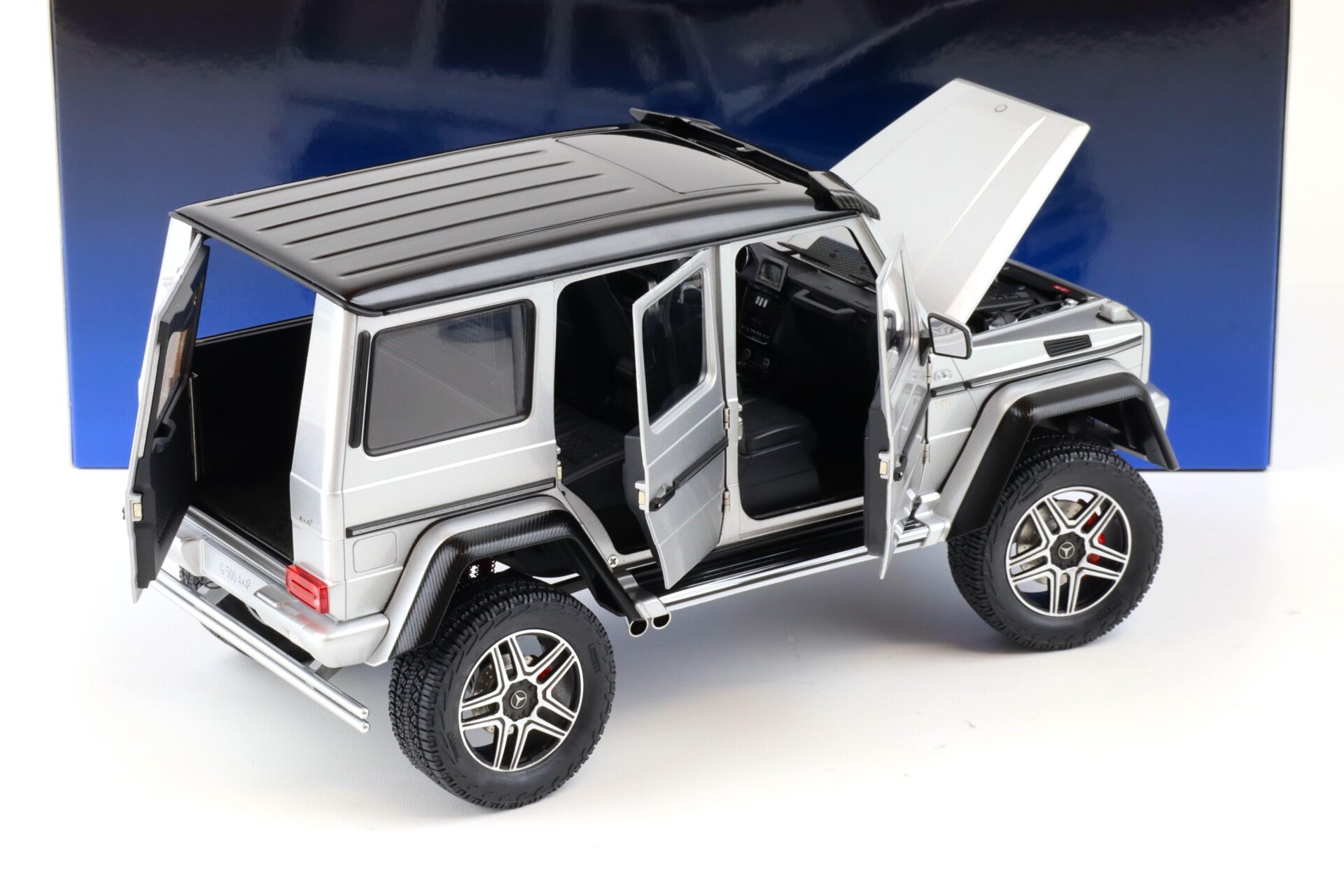 1:18 AUTOart Mercedes G500 4Ã4² G-Klasse silver metallic 76318