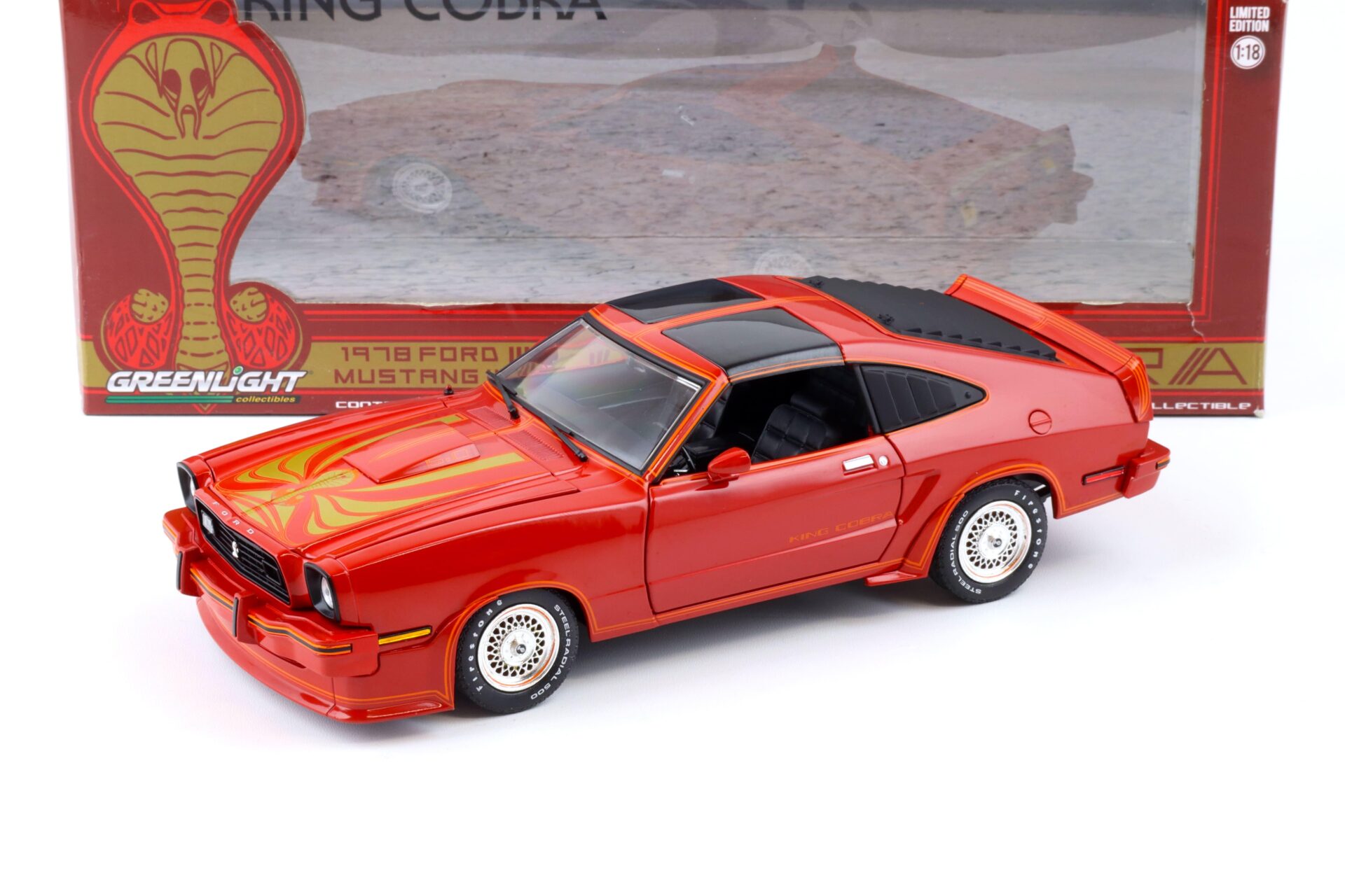 ID 89307 orig.jpg 1:18 Greenlight 1978 Ford Mustang II KING COBRA red 12879