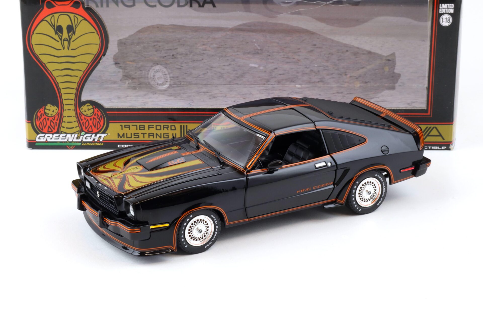 ID 89312 orig.jpg 1:18 Greenlight 1978 Ford Mustang II KING COBRA black 12878