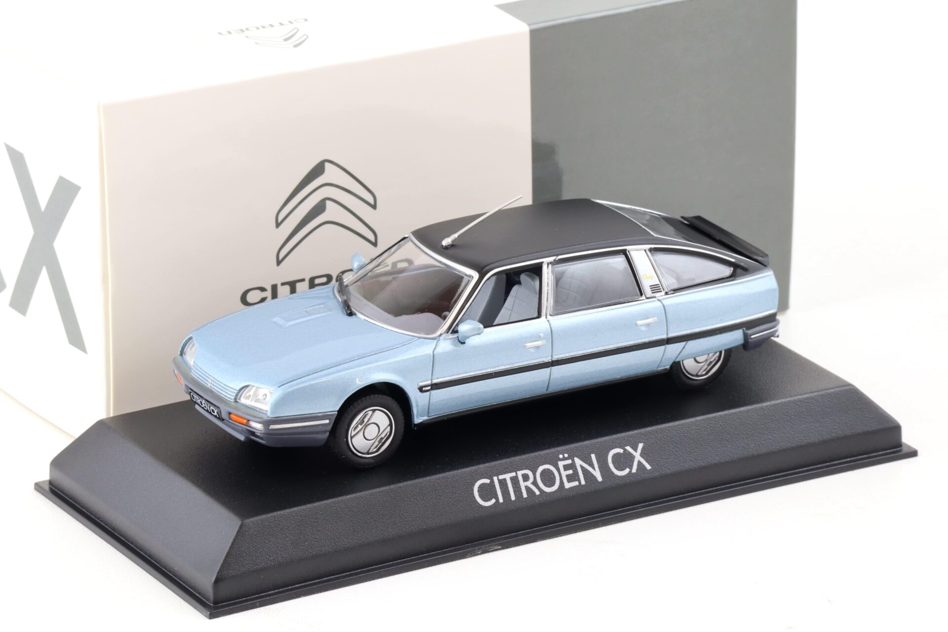 ID 89441 orig.jpg 1:43 Norev Citroen CX Turbo 2 Prestige 1986 blue metallic DEALER VERSION