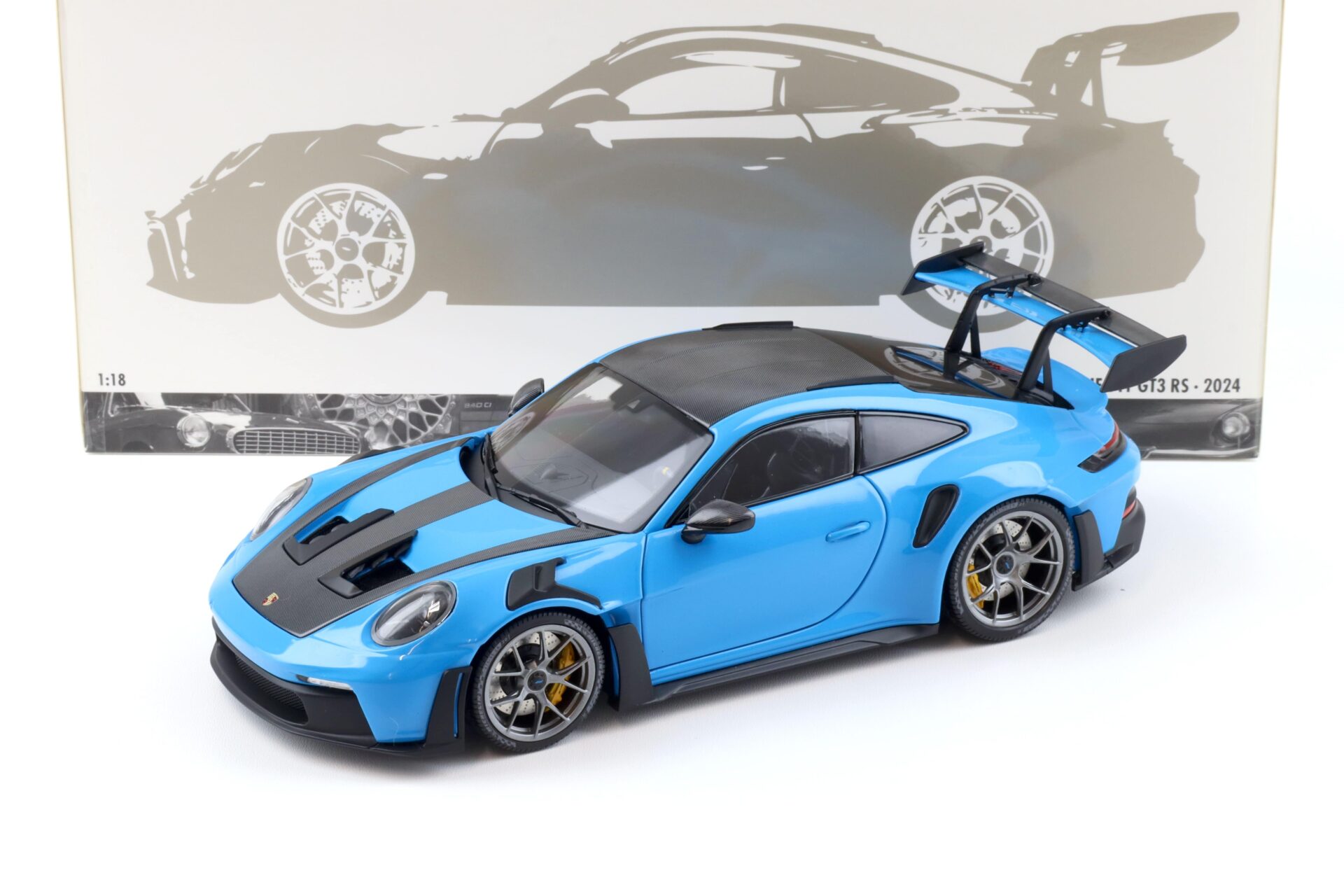 ID 89975 orig 1.jpg 1:18 Minichamps Porsche 911 (992) GT3 RS Weissach Package blue/ dark silver wheels