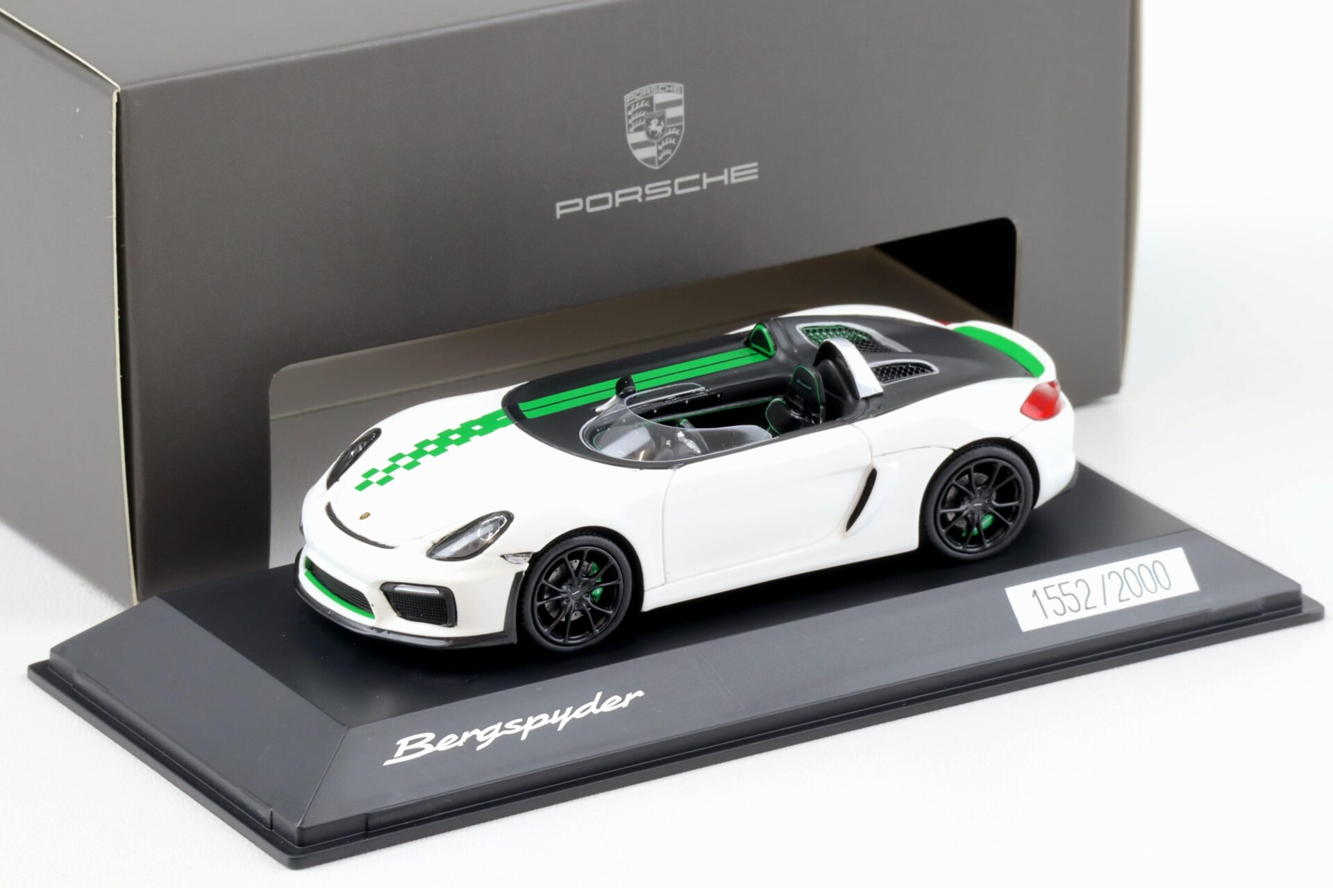 ID 90272 orig.jpg 1:43 Spark Porsche Boxster Bergspyder white/ green Limited WAP DEALER