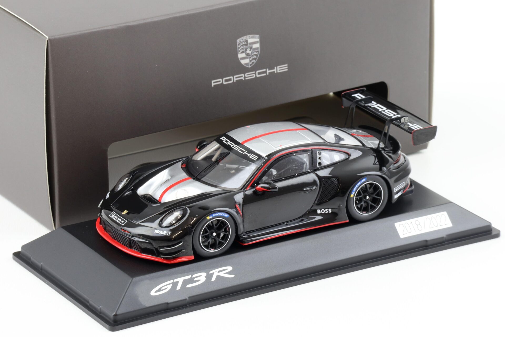 ID 90301 orig 1.jpg 1:43 Spark Porsche 911 (992) GT3 R Coupe black/ silver WAP DEALER