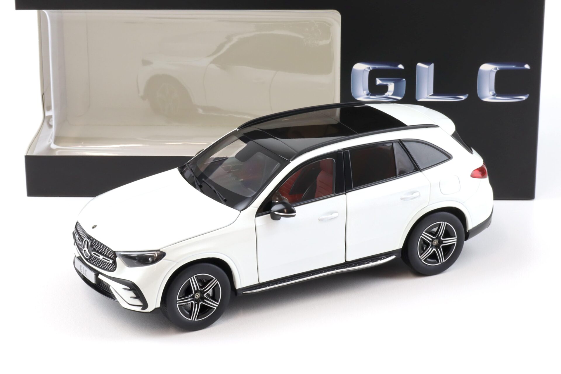 ID 90321 orig 1.jpg 1:18 iScale Mercedes GLC AMG Line X254 SUV 2024 opalithe white bright DEALER VERSION