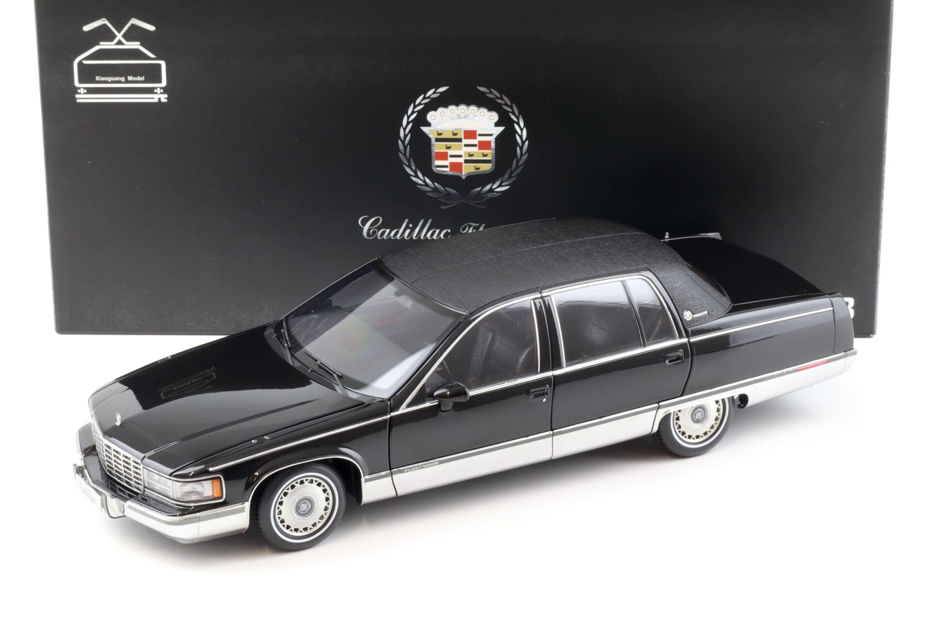 ID 90367 orig.jpg 1:18 XiaoGuang Model 1993 Cadillac Fleetwood Brougham Limousine black- leather seats