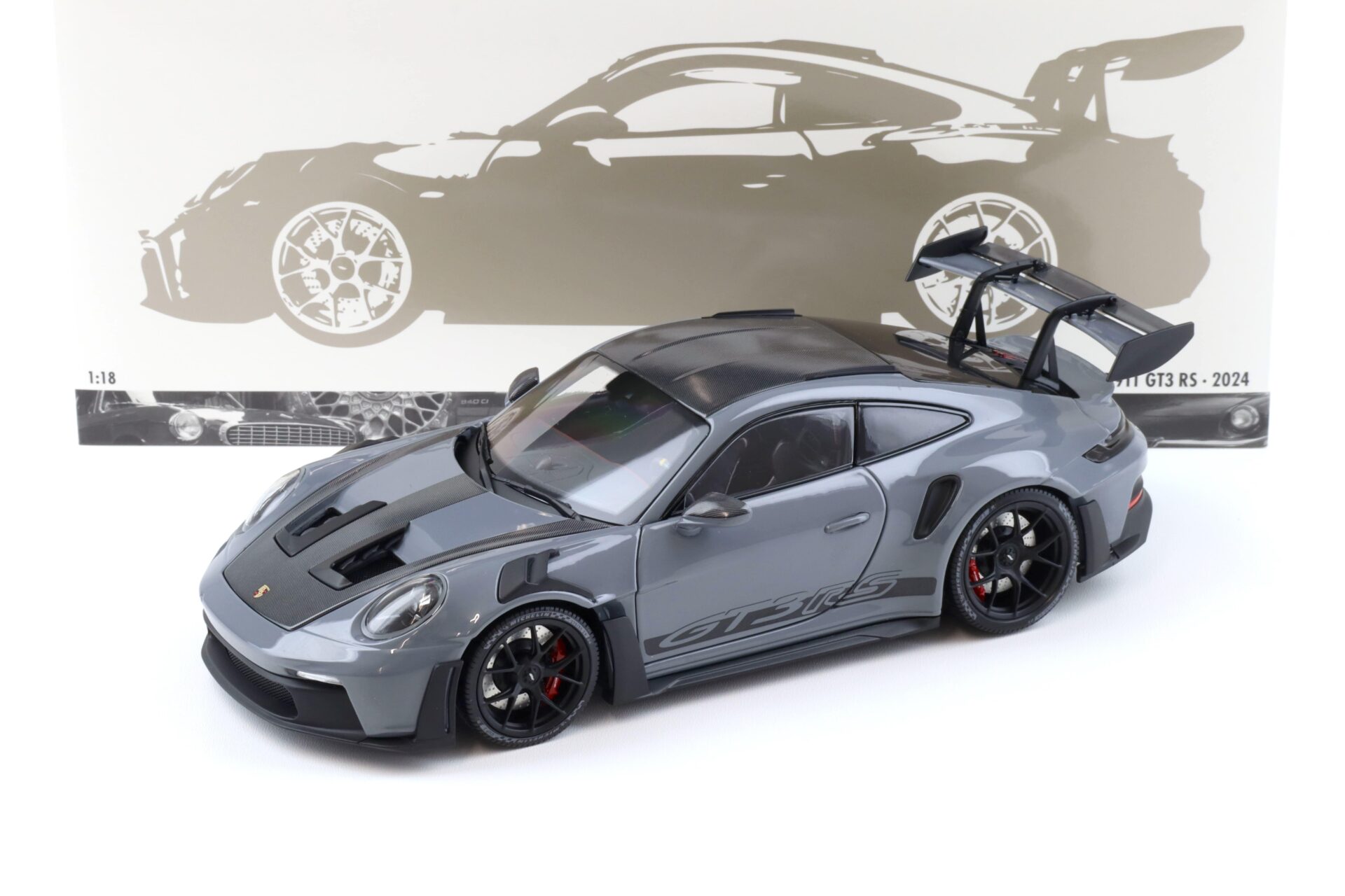 ID 90607 orig 1.jpg 1:18 Minichamps Porsche 911 (992) GT3 RS Weissach Package grey/ black wheels