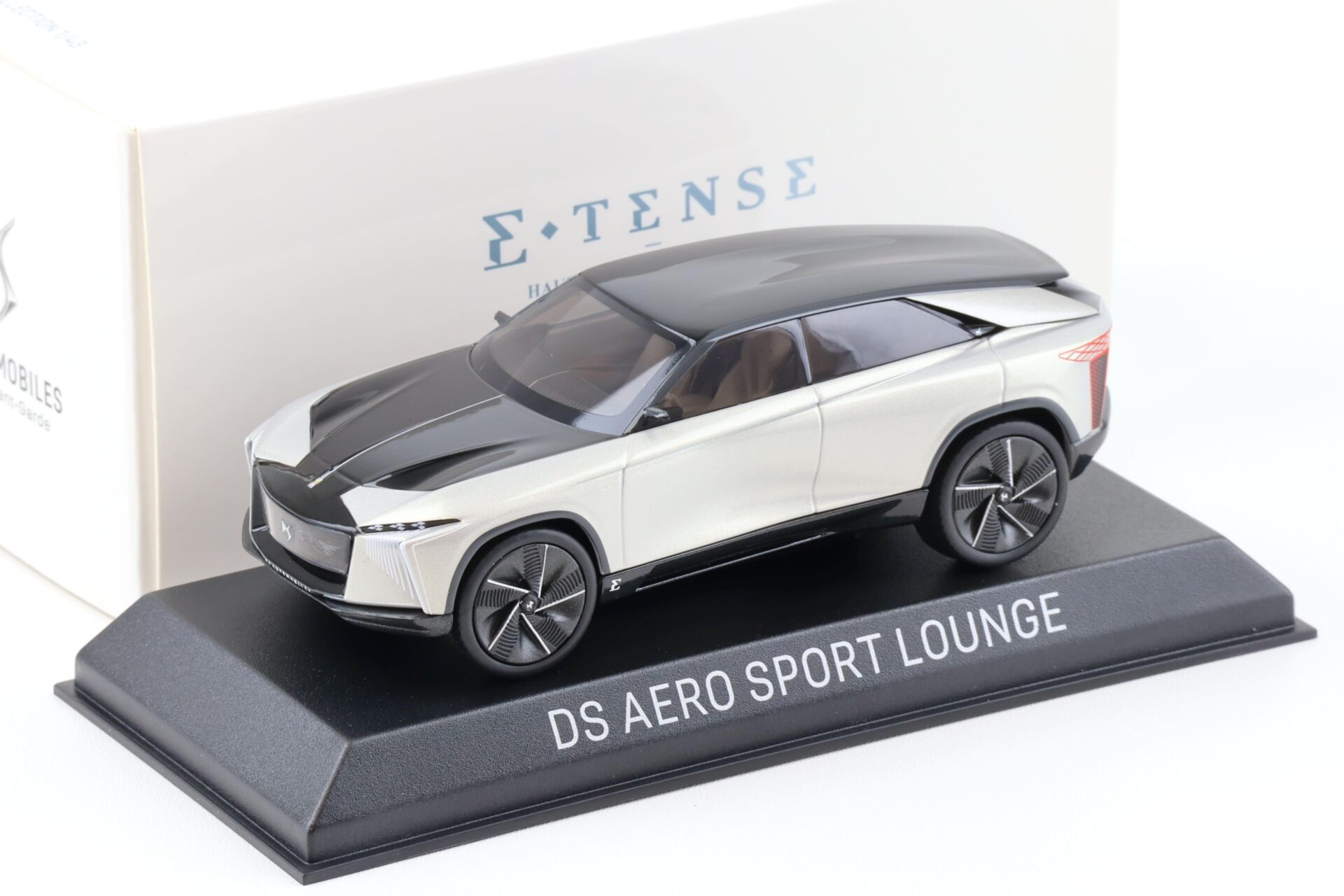 ID 90945 orig.jpg 1:43 Norev Citroen DS AERO Sport Lounge silver/black 2020 DEALER VERSION