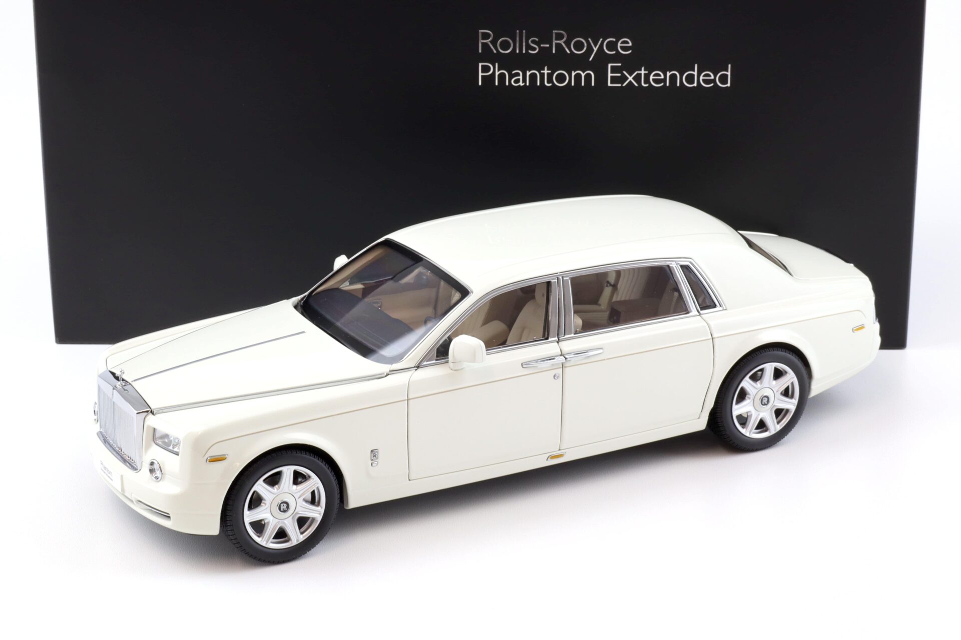 ID 91231 orig.jpg 1:18 Kyosho Rolls Royce Phantom EWB Extended Wheelbase 2012 English white