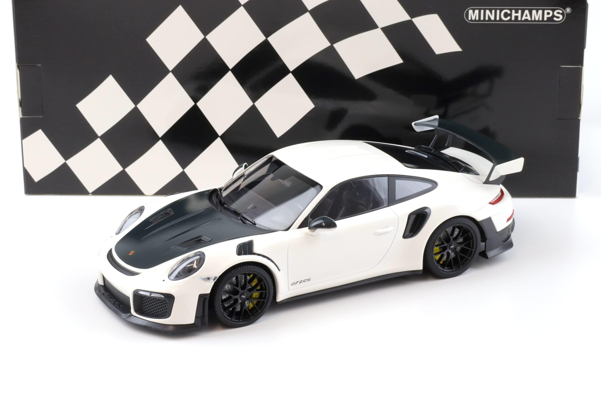 ID 91261 orig 1.jpg 1:18 Minichamps Porsche 911 (991.2) GT2 RS white with black wheels 2018