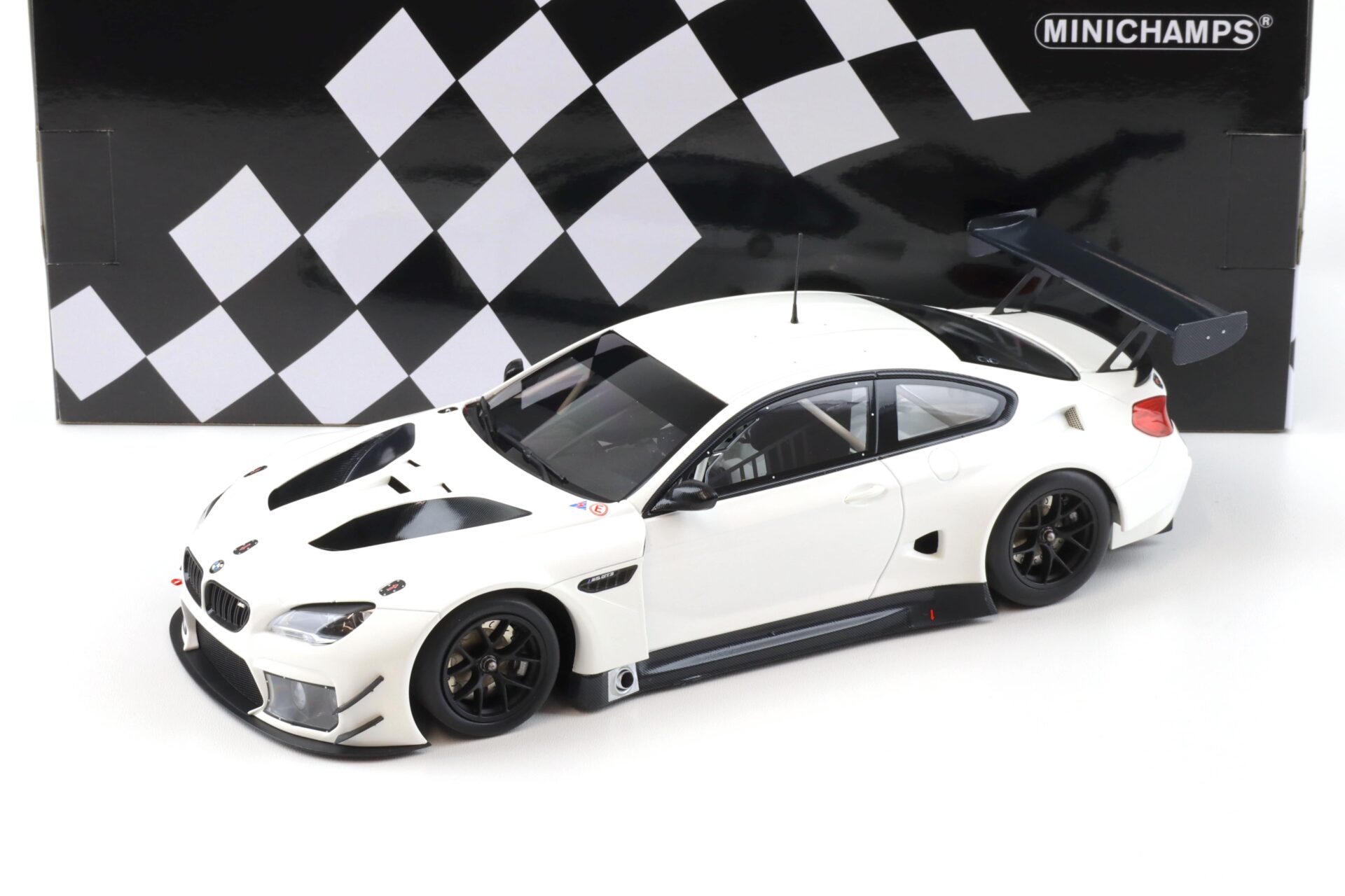ID 91534 orig 1.jpg 1:18 Minichamps BMW M6 GT3 Plain Body Version white 2016