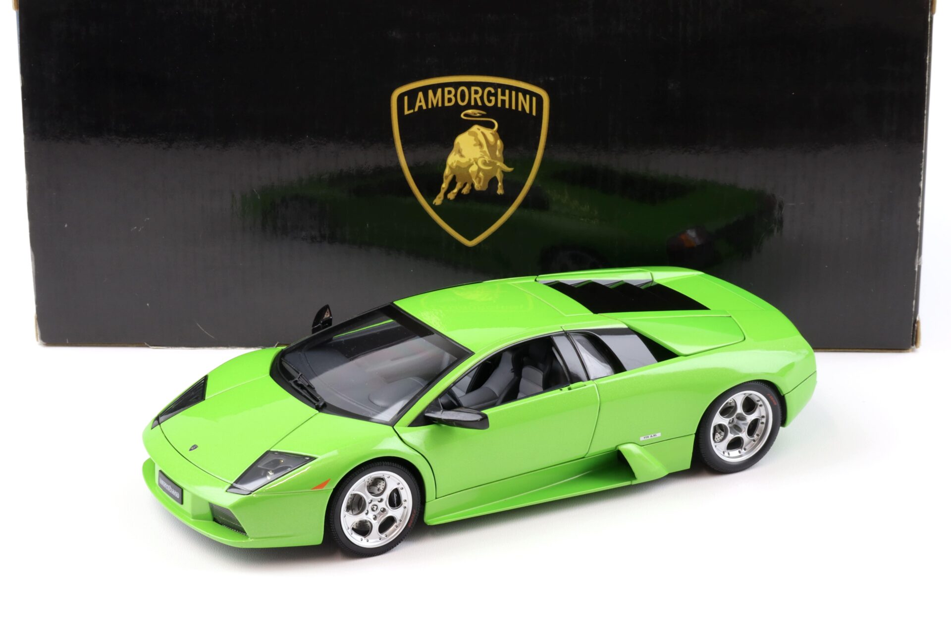 ID 91627 orig 1.jpg 1:18 AUTOart Lamborghini Murcielago Coupe 2003 green metallic 74514