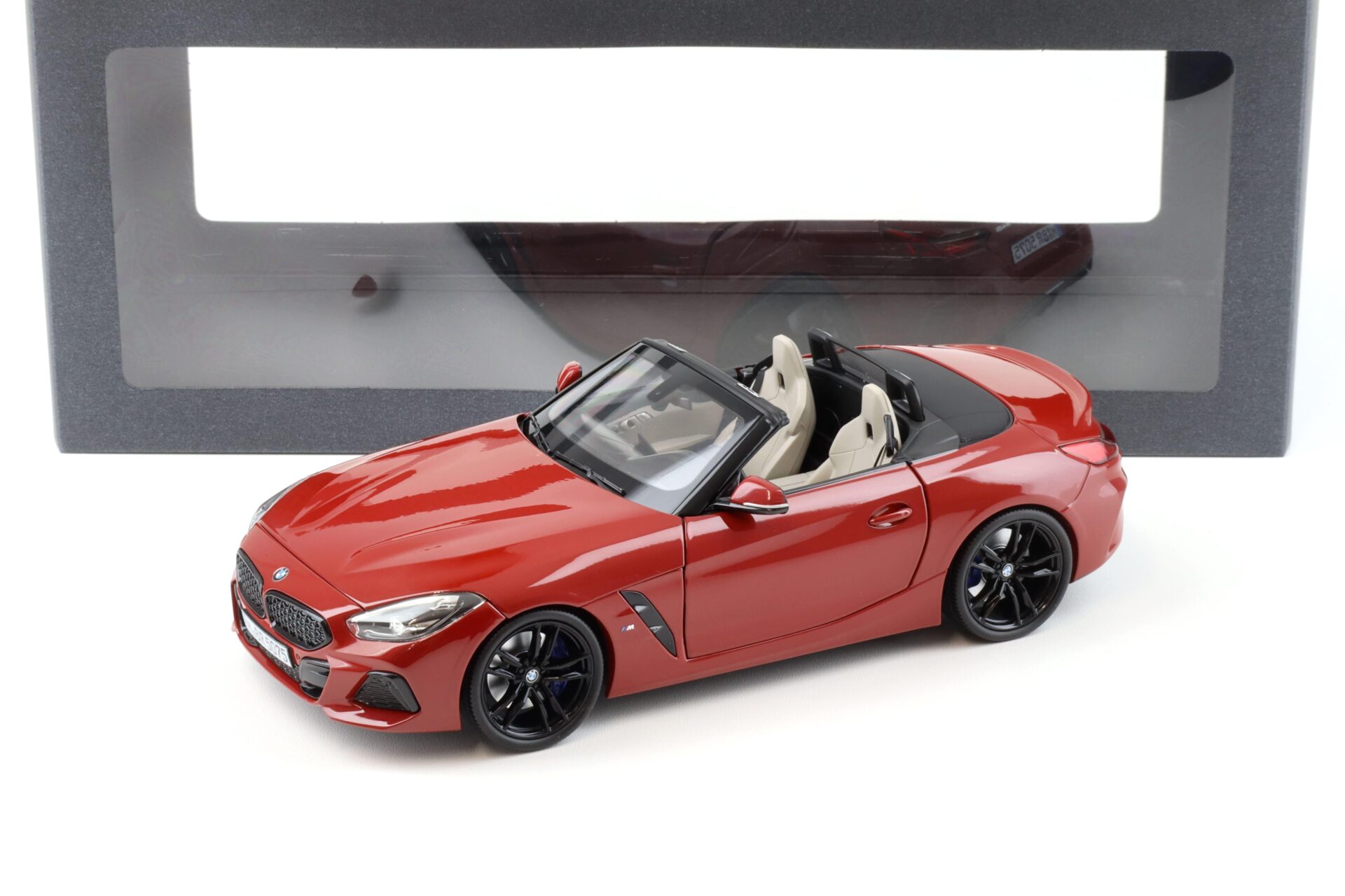 ID 92011 orig 1.jpg 1:18 Norev BMW Z4 M40i Roadster (G29) San Francisco red DEALER VERSION