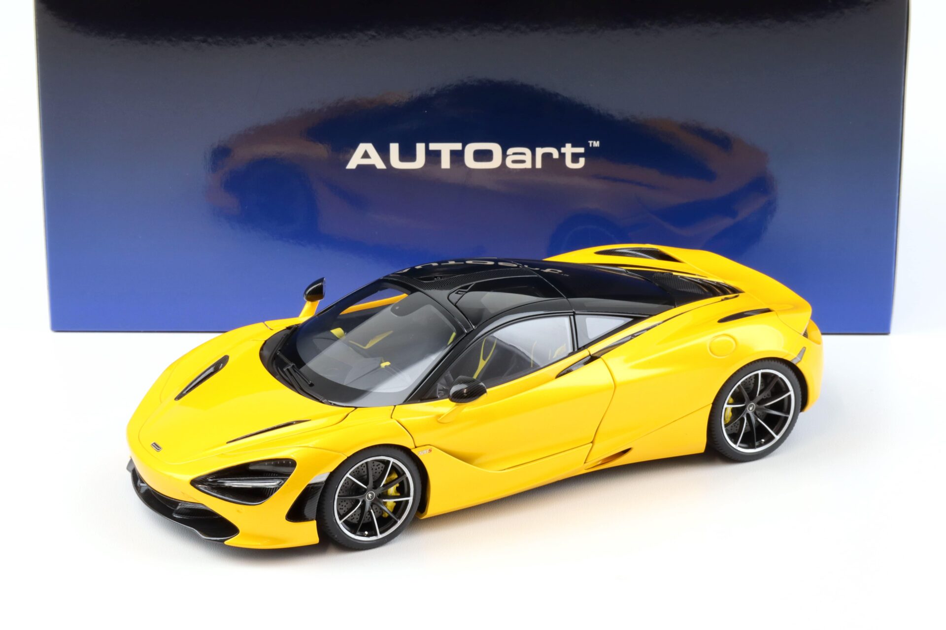 ID 92079 orig 1.jpg 1:18 AUTOart McLAREN 720S Coupe 2017 Volcano yellow 76070
