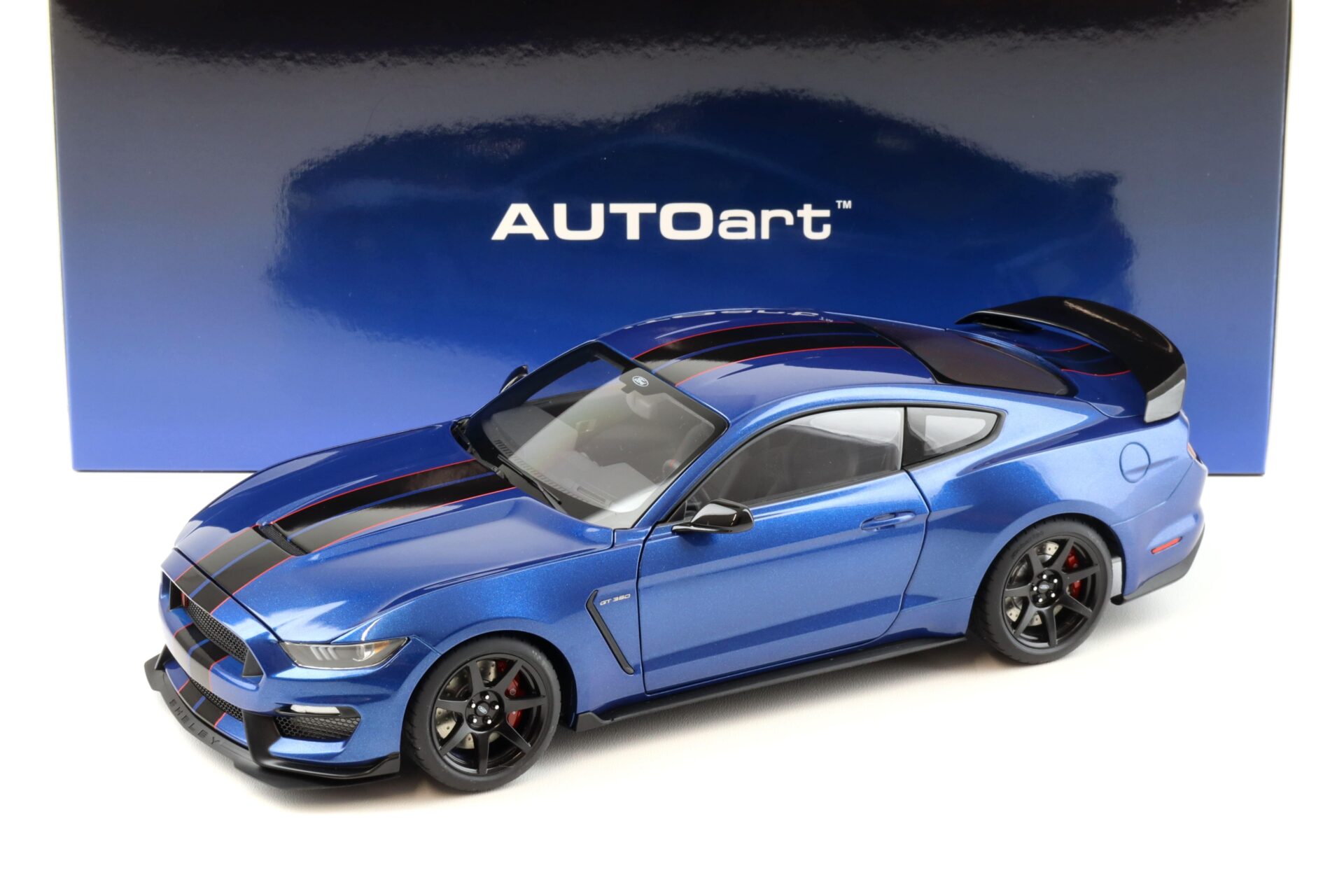ID 92109 orig.jpg 1:18 AUTOart Ford Shelby GT-350R Coupe Lightning blue 72933