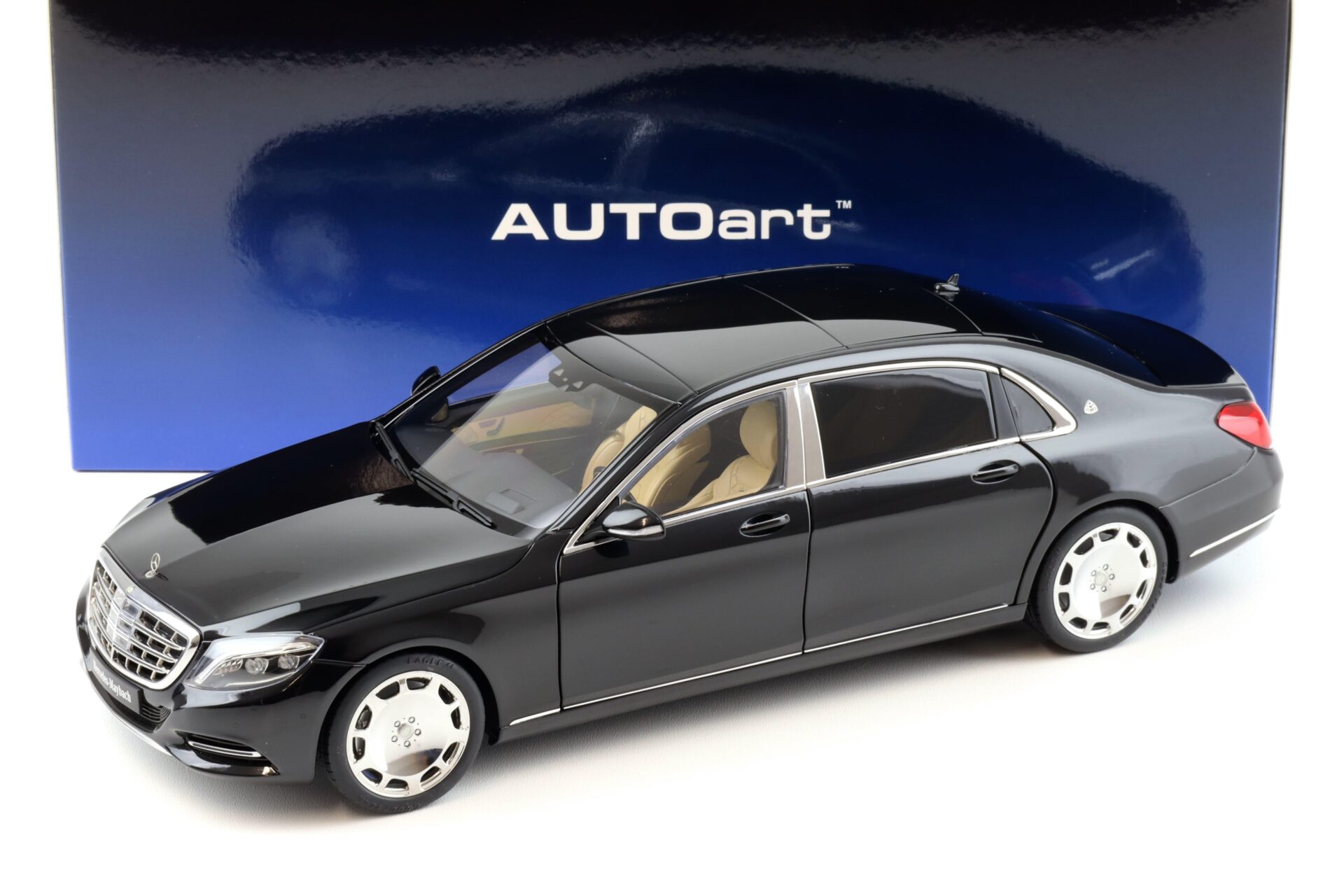 ID 92114 orig.jpg 1:18 AUTOart Mercedes - Maybach S-Klasse S600 Limousine black 76293
