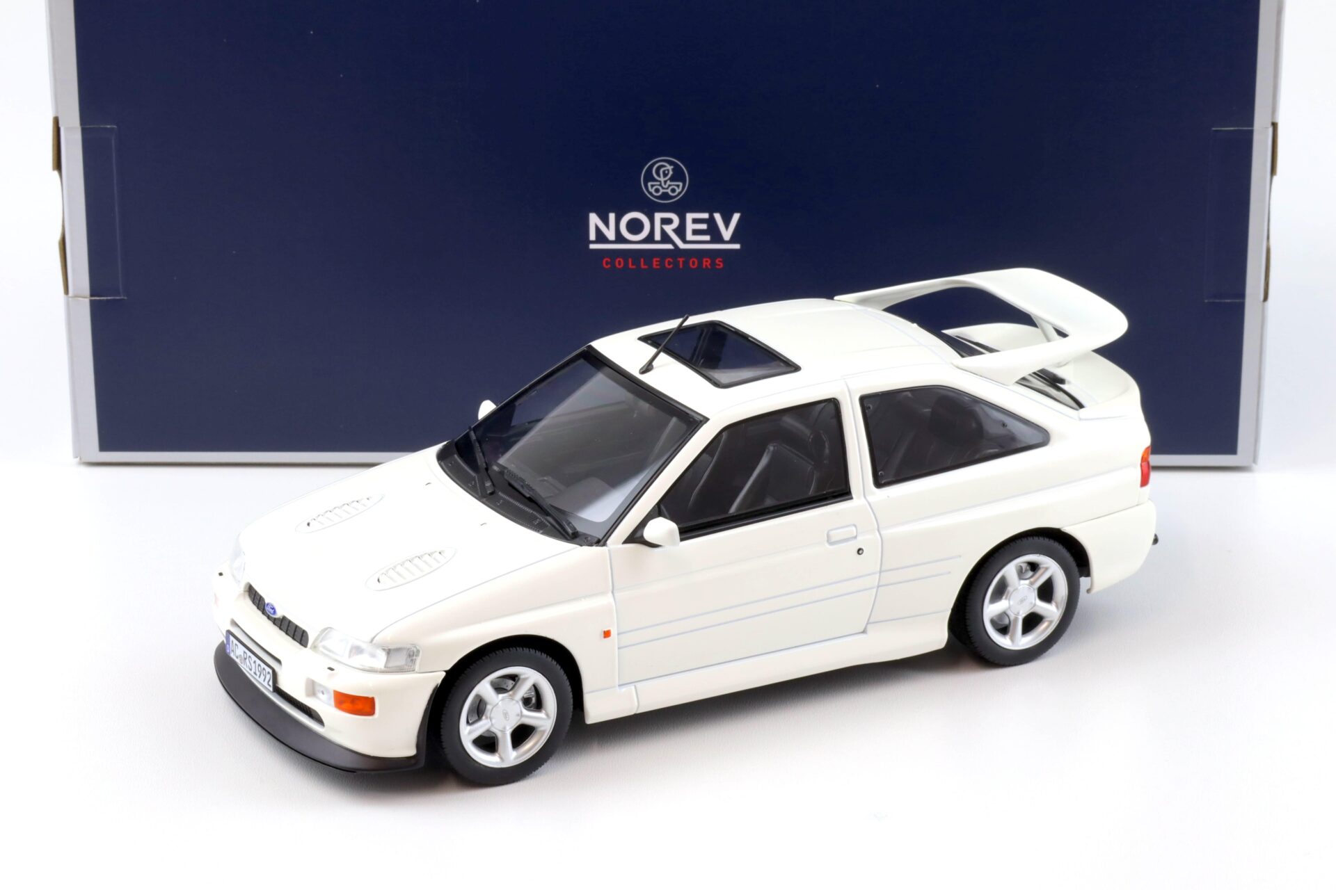 ID 92299 orig.jpg 1:18 Norev Ford Escort Cosworth 1992 white 182776