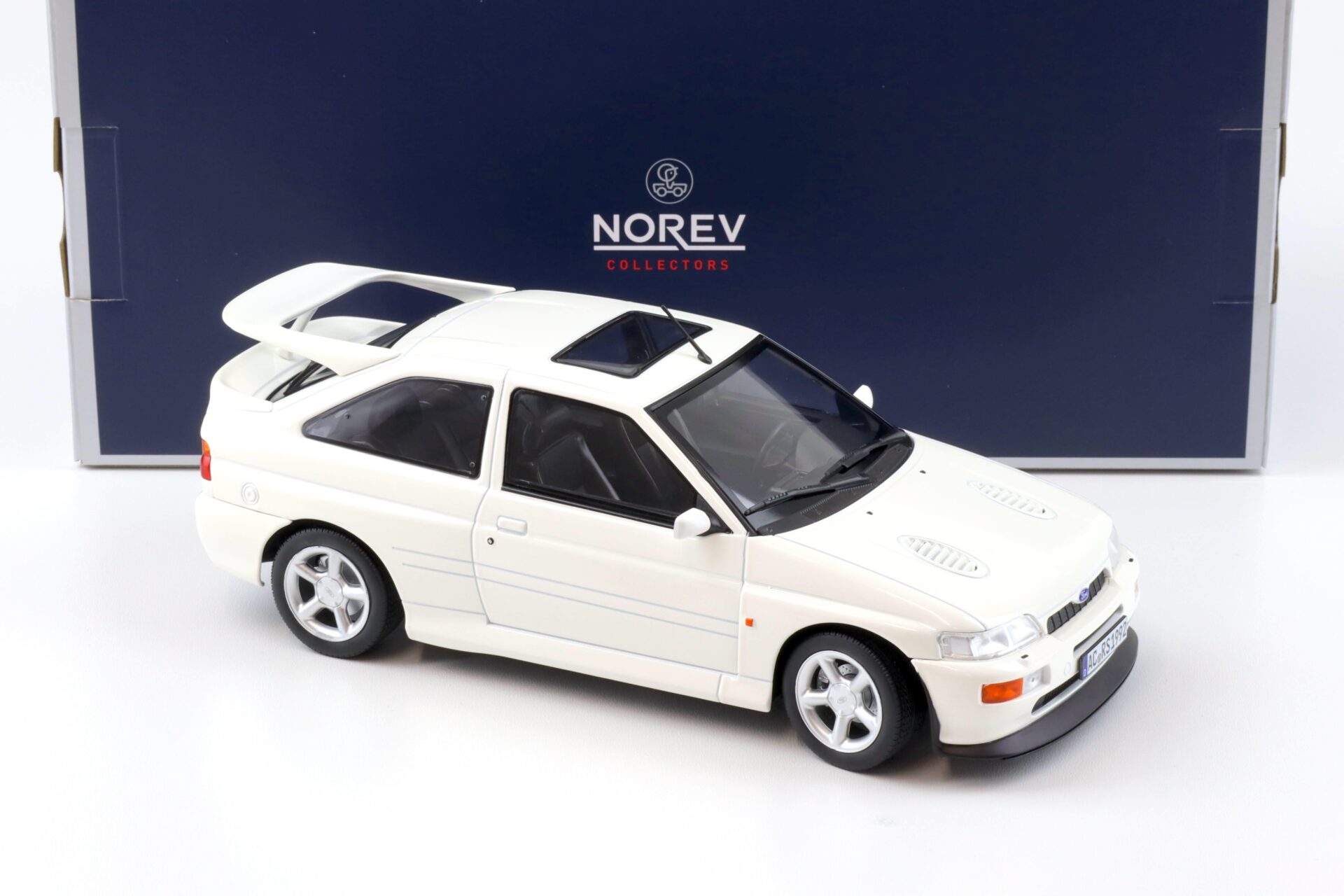1:18 Norev Ford Escort Cosworth 1992 white 182776