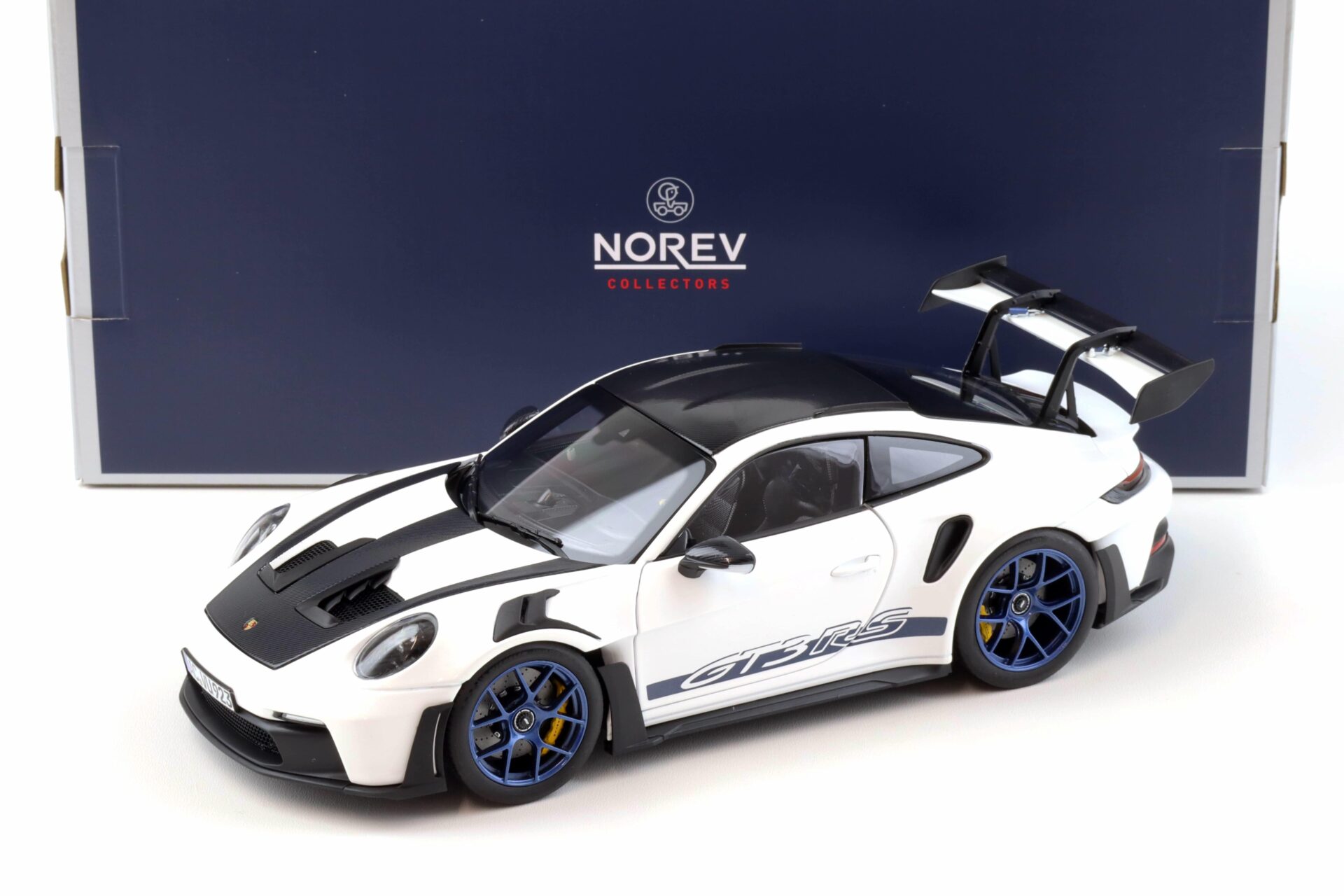 ID 92375 orig 1.jpg 1:18 Norev Porsche 911 (992) GT3 RS Weissach Package 2022 white/ indigo blue 187353