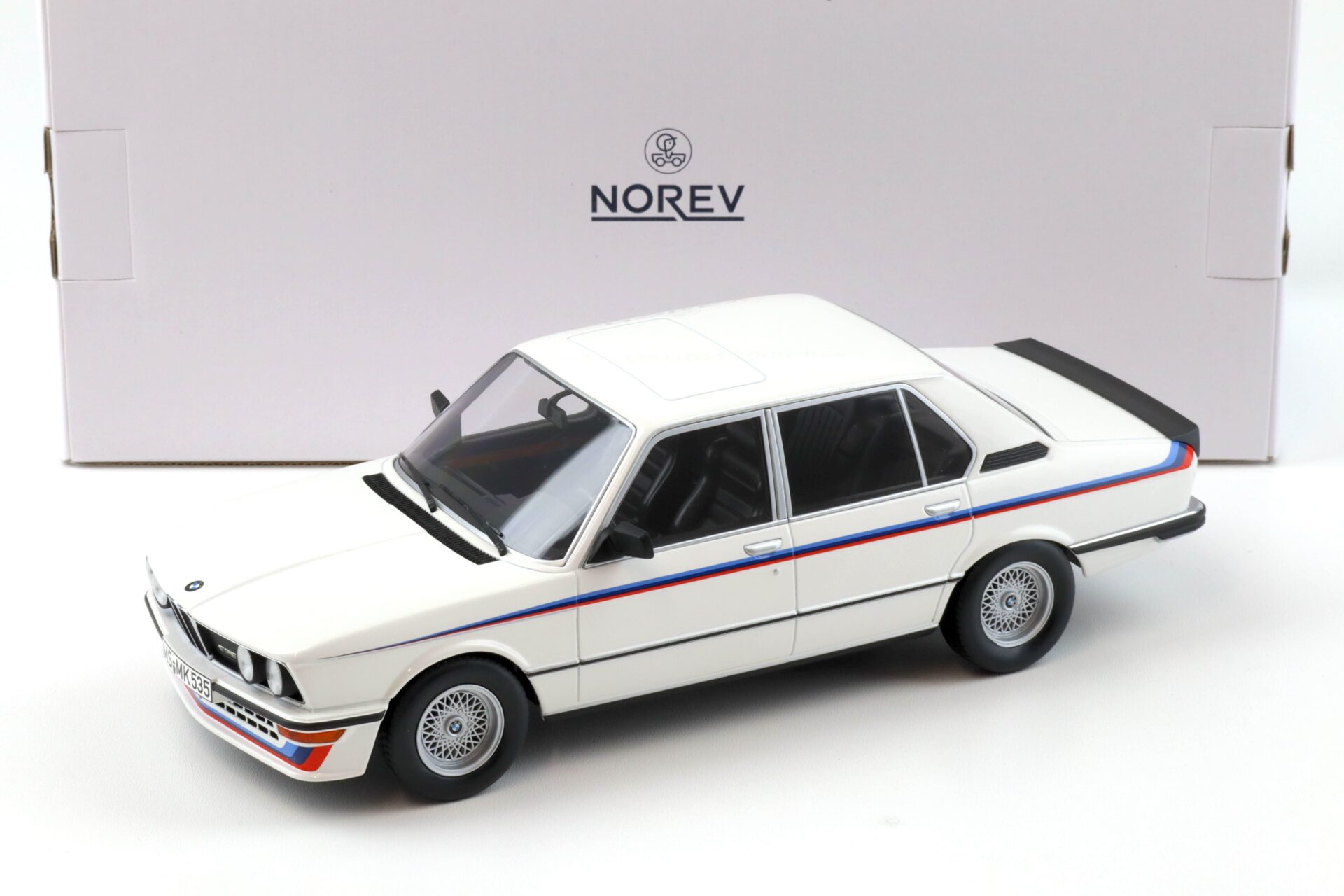 ID 92687 orig 1.jpg 1:18 Norev BMW M 535i Limousine E12 white 1980