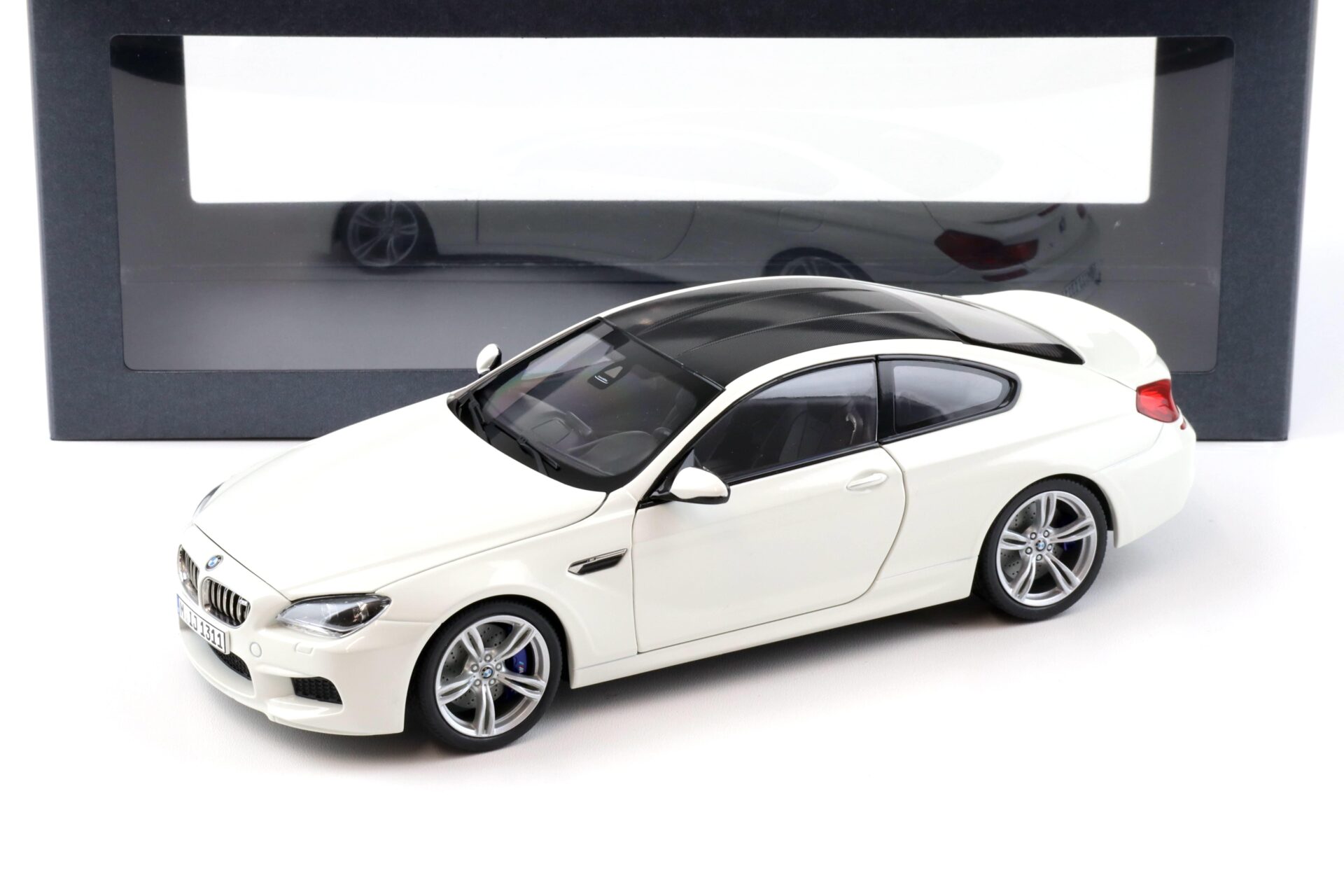 ID 92802 orig 1.jpg 1:18 Paragon 2012 BMW M6 Coupe F13 Alpine white DEALER VERSION
