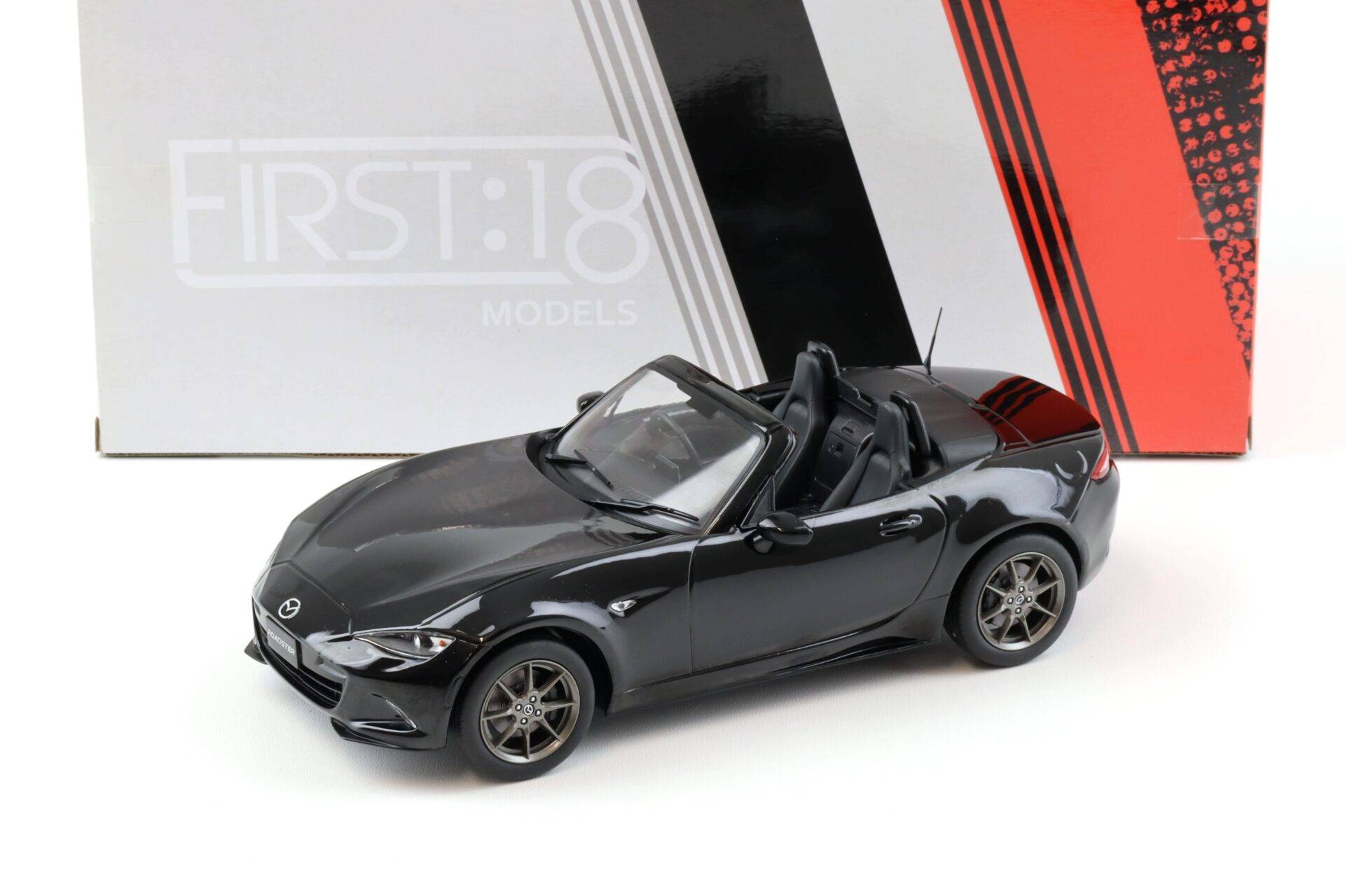 ID 93483 orig.jpg 1:18 First18 Mazda MX-5 Roadster 2015 RHD black