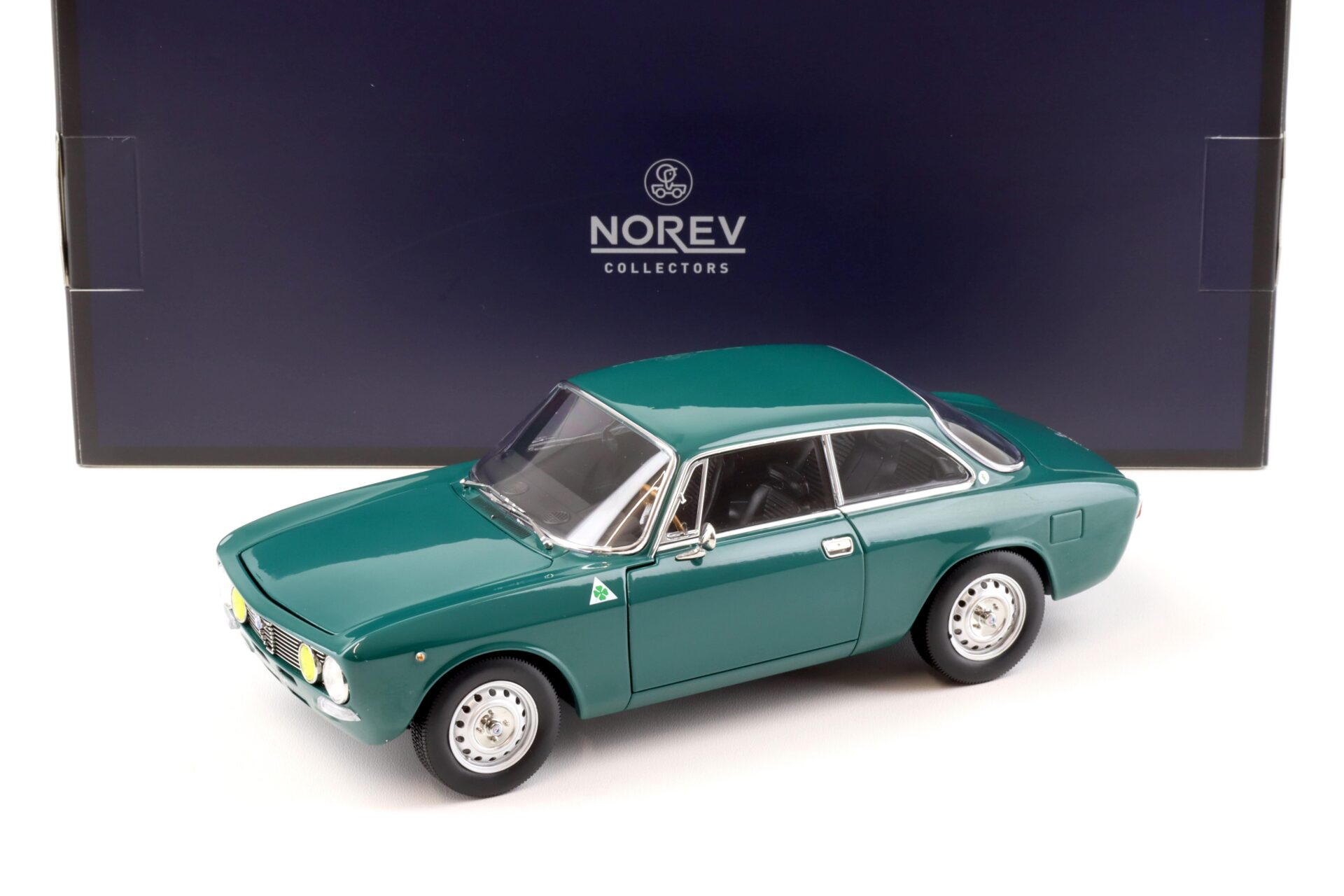 ID 93746 orig 1.jpg 1:18 Norev Alfa Romeo 2000 GTV Coupe 1973 Pine green - Limited 200 pcs.