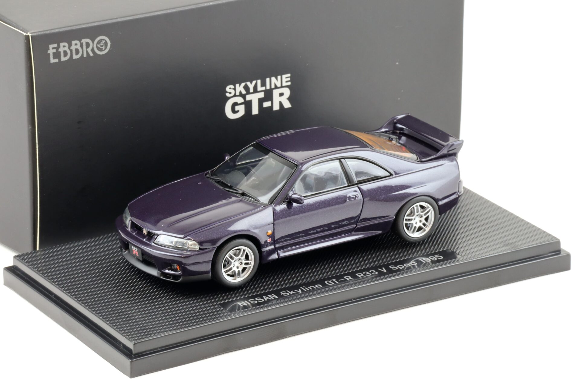 ID 94117 orig 1.jpg 1:43 Ebbro Nissan Skyline GT-R (R33) Vspec 1995 purple