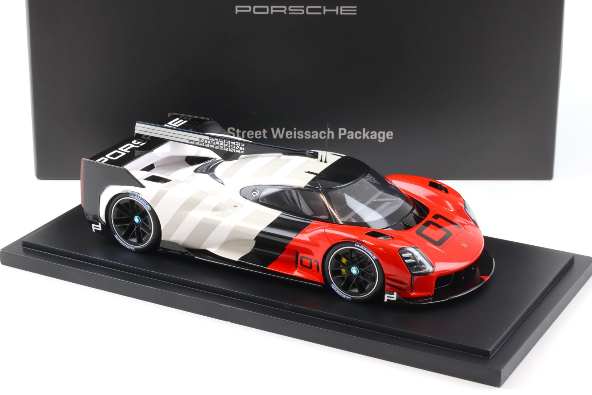 1:18 Spark Porsche 919 Street Version Weissach Package grey/red/black WAP DEALER