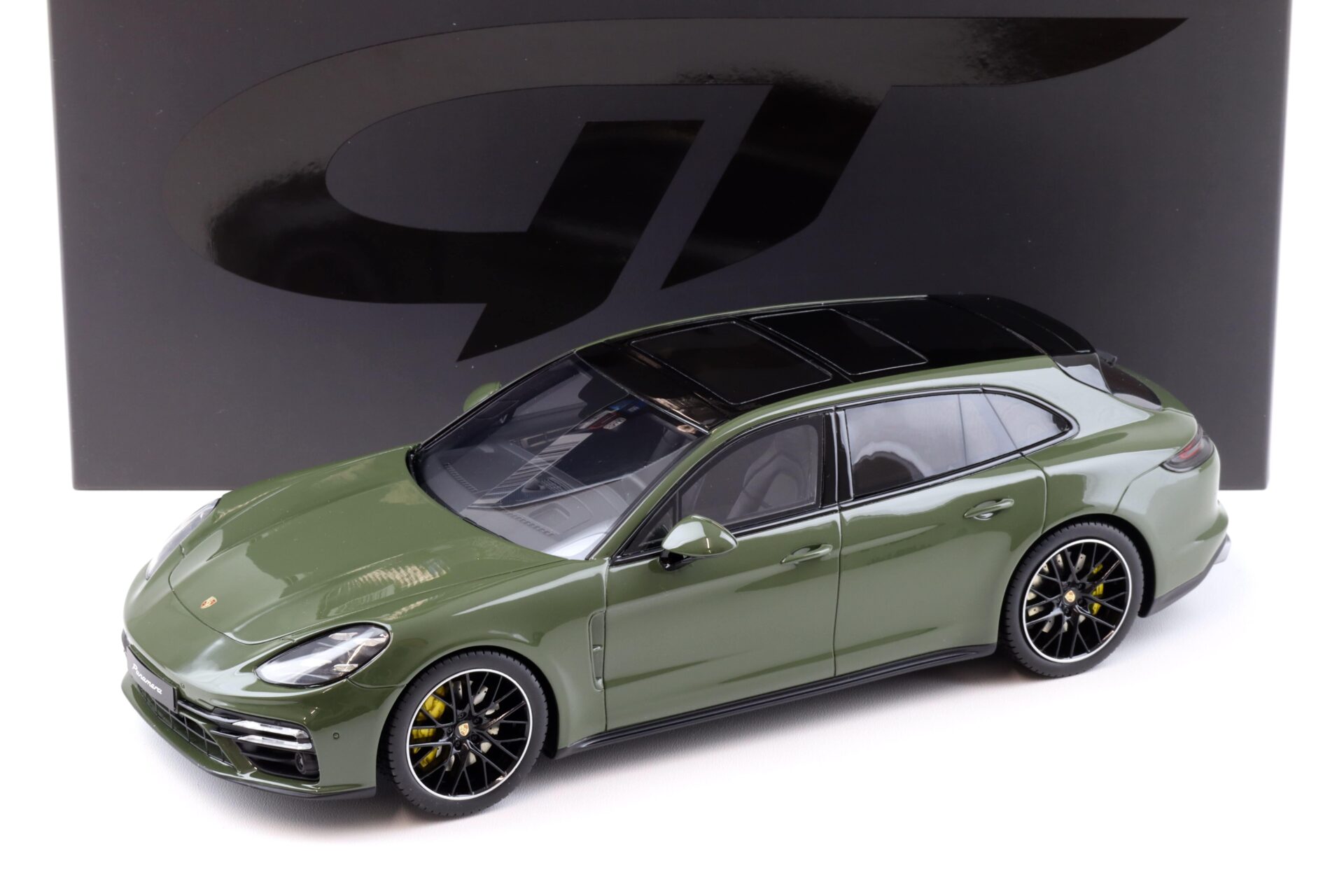 ID 94857 orig.jpg 1:18 GT Spirit GT447 Porsche Panamera Turbo S Sport Turismo Nato olive 2021