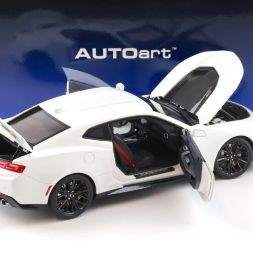 1:18 AUTOart Chevrolet Camaro ZL1 Coupe 2017 summit white 71206 - Image 4