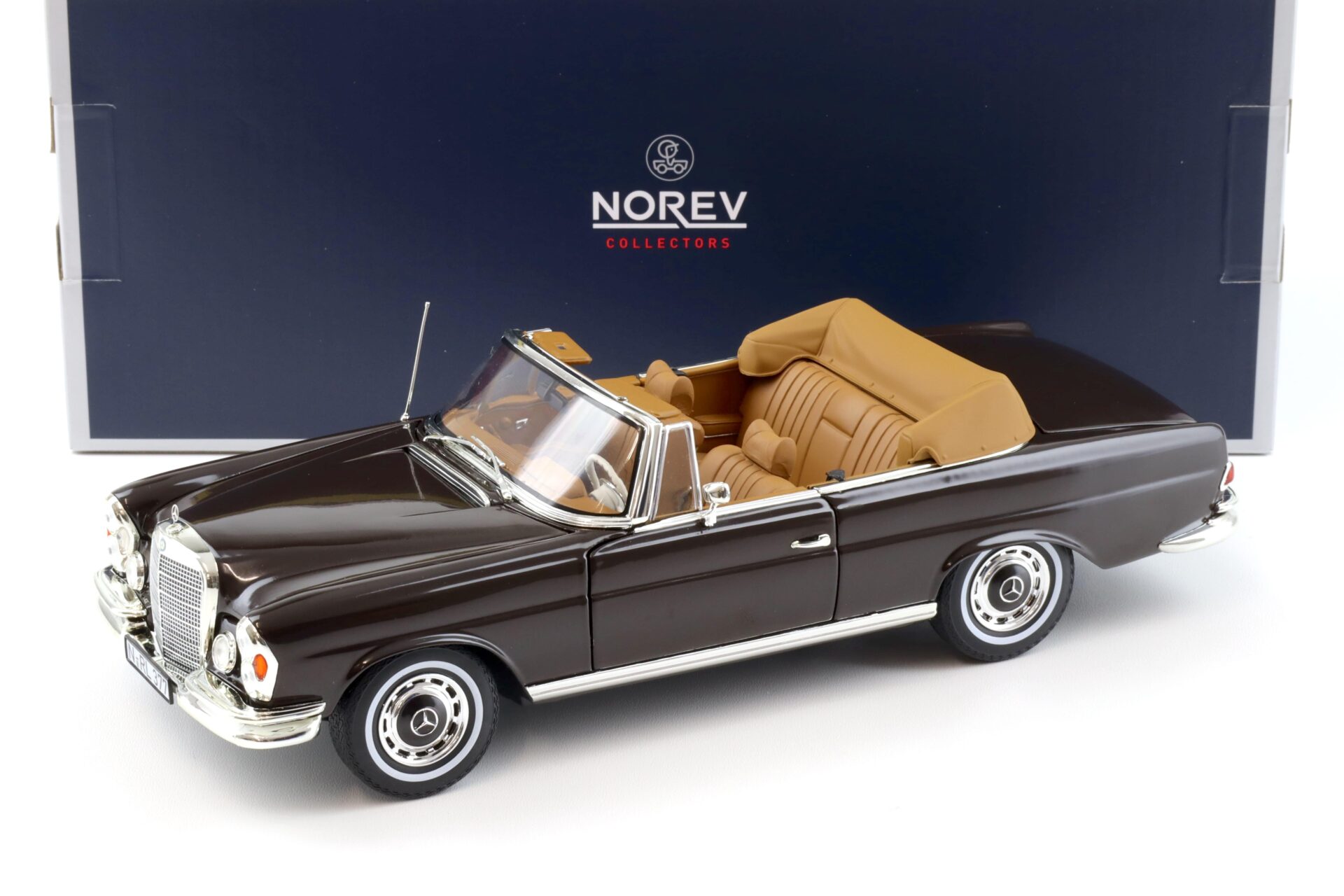 ID 96430 orig.jpg 1:18 Norev Mercedes 280 SE Cabriolet W111 1969 brown 183568