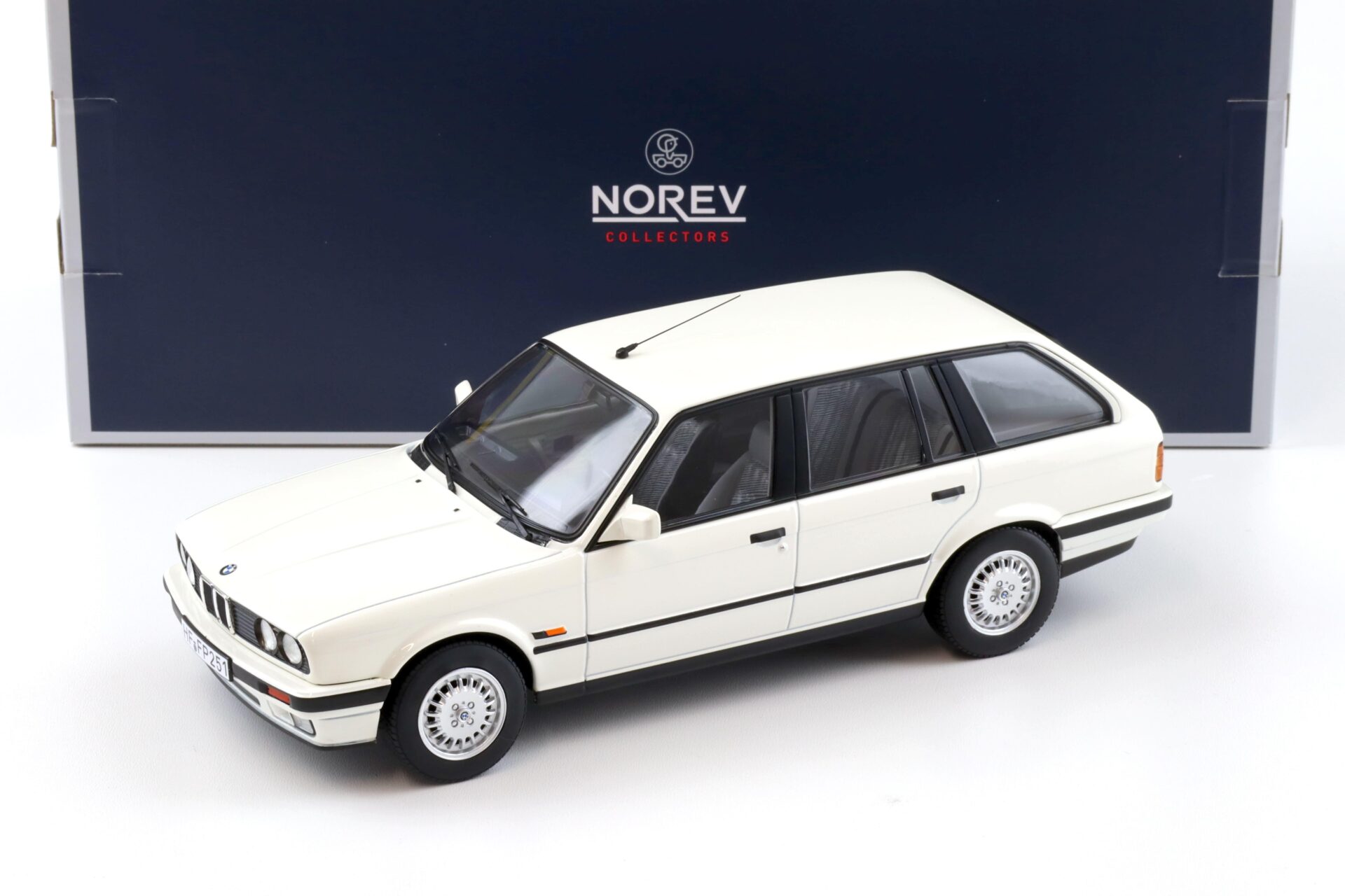 ID 96462 orig 1.jpg 1:18 Norev BMW 325i Touring 3er E30 white 1992 - Limited Edition 1000 pcs.