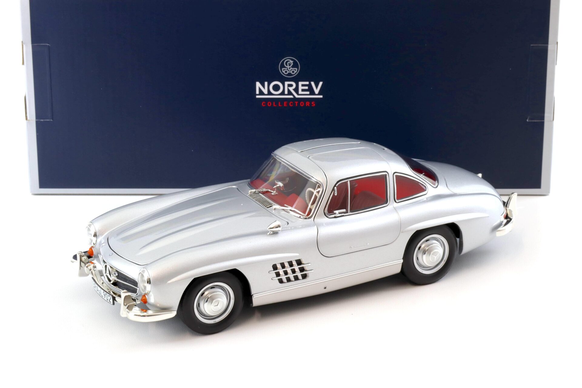 ID 96651 orig 1.jpg 1:18 Norev Mercedes 300 SL Flügeltürer Gullwing 1954 silver