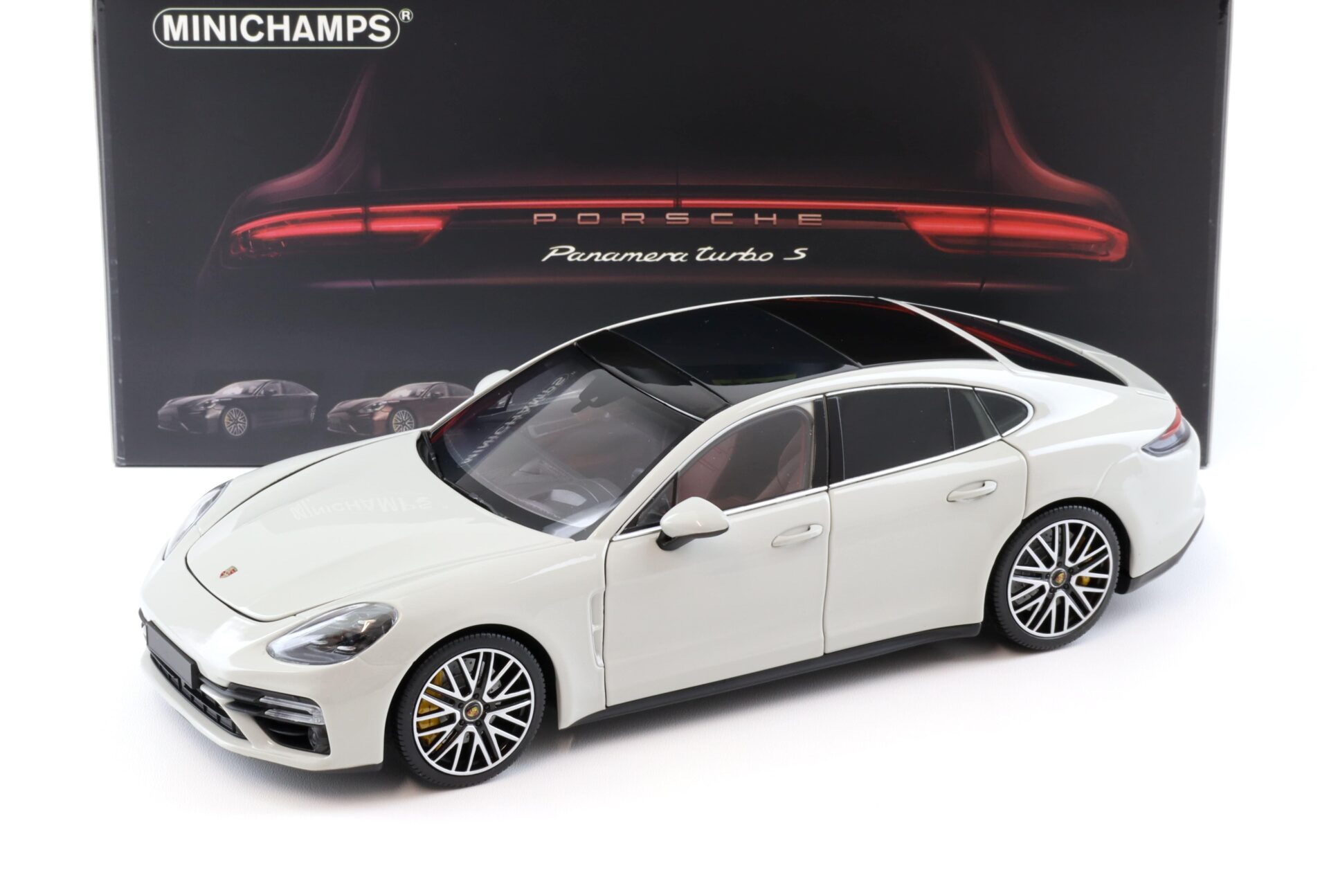 ID 97224 orig 1.jpg 1:18 Minichamps Porsche Panamera Turbo S 2020 Chalk grey