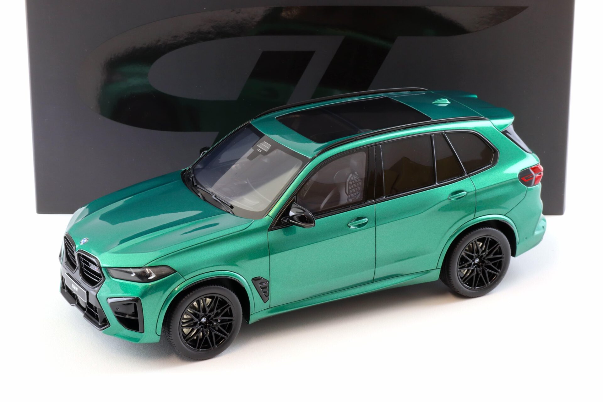 ID 97998 orig 1.jpg 1:18 GT Spirit GT490 BMW X5 M Competition G05 Isle of Man green 2003