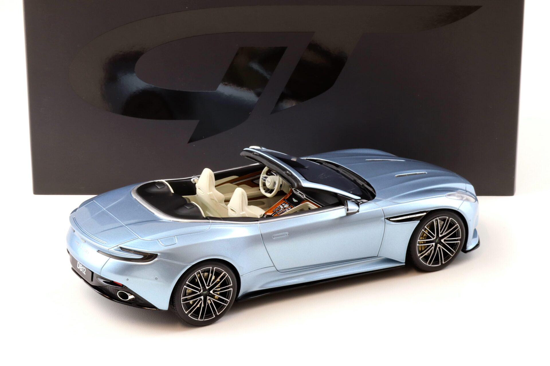 1:18 GT Spirit GT479 Aston Martin DB12 Volante Caribbean blue pearl 2023